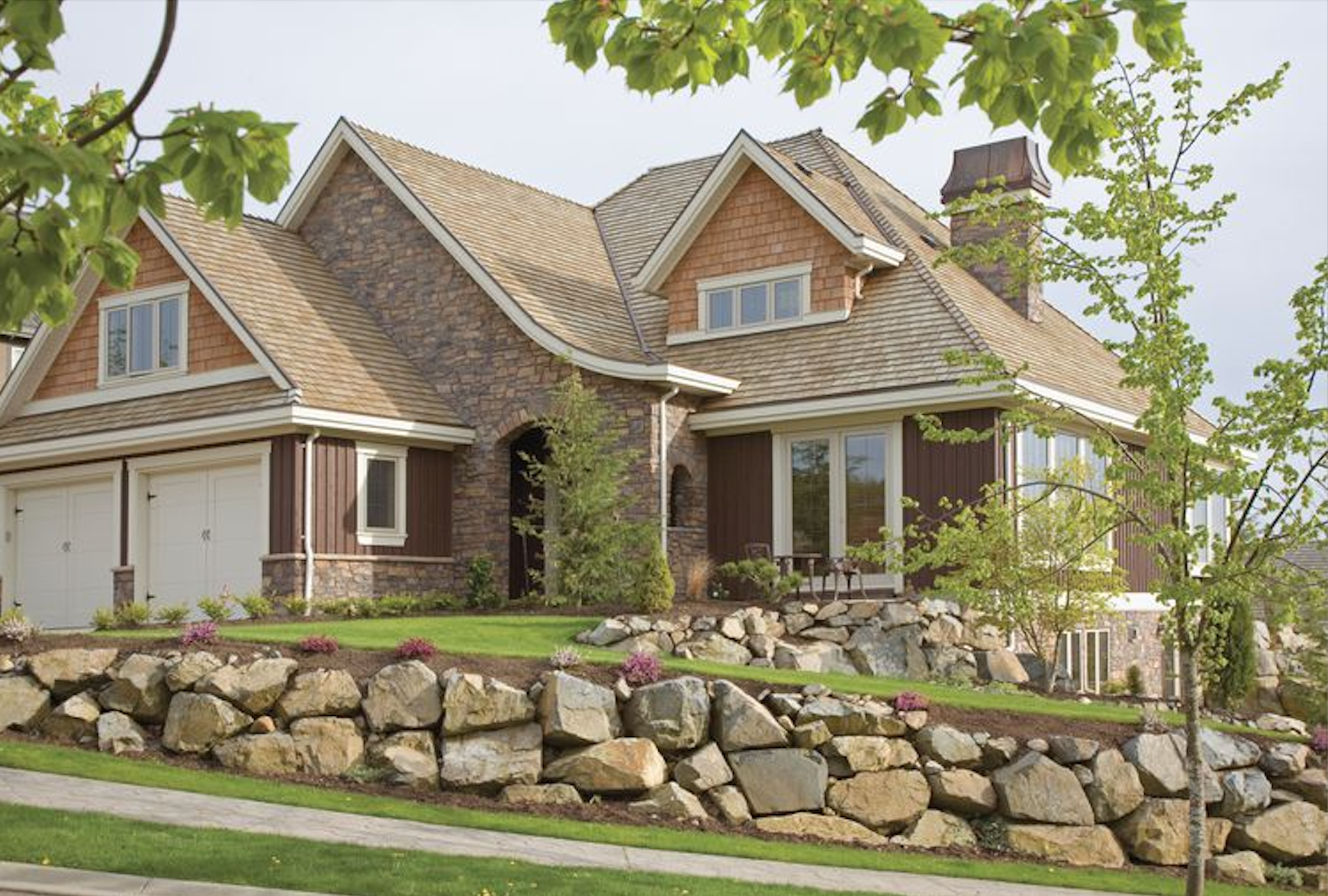 Veneer Stone vs. Natural Stone: Which to Buy and Install?