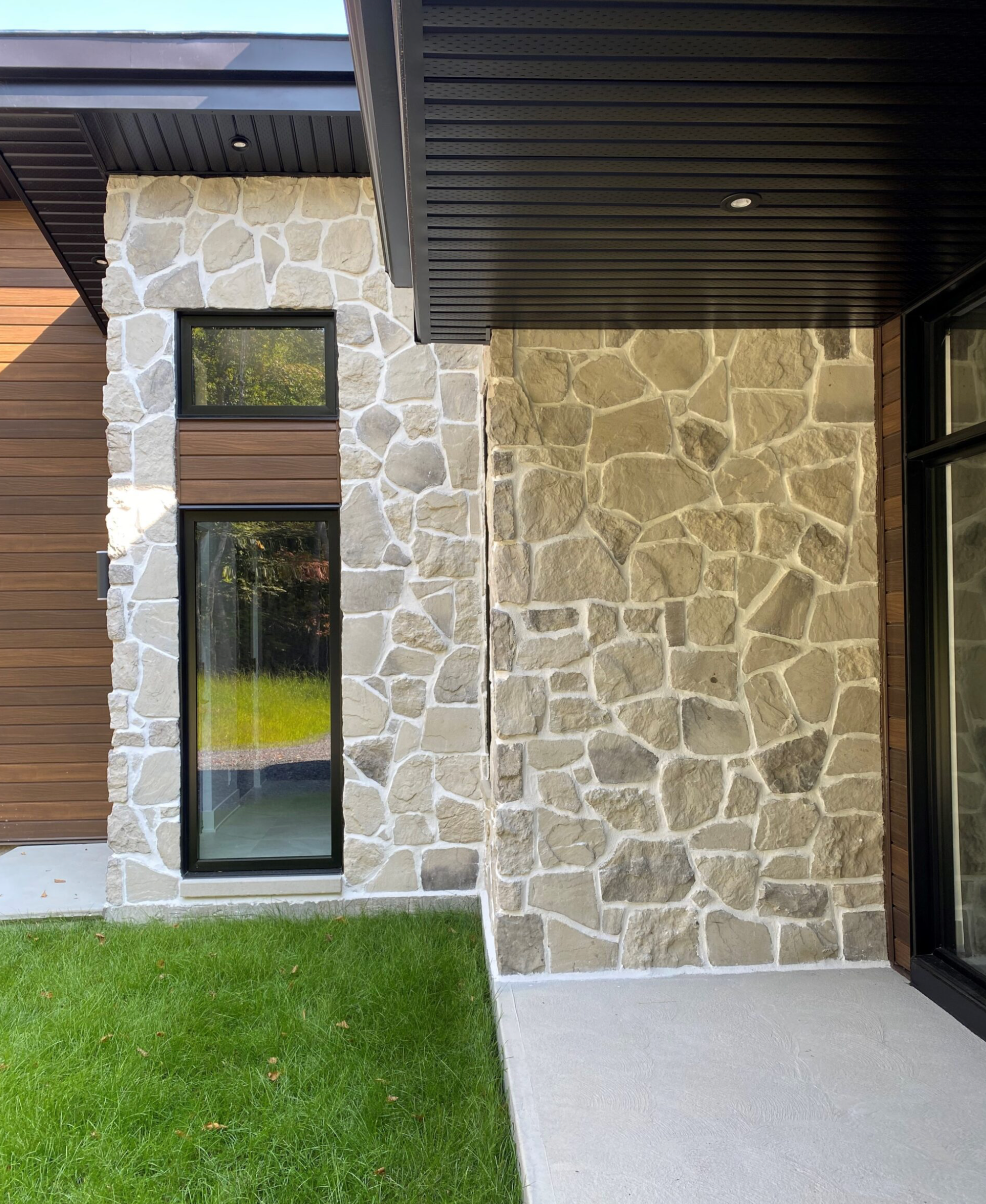 Field Stone Veneer - Everest - Flat - Large Box (100 SF)