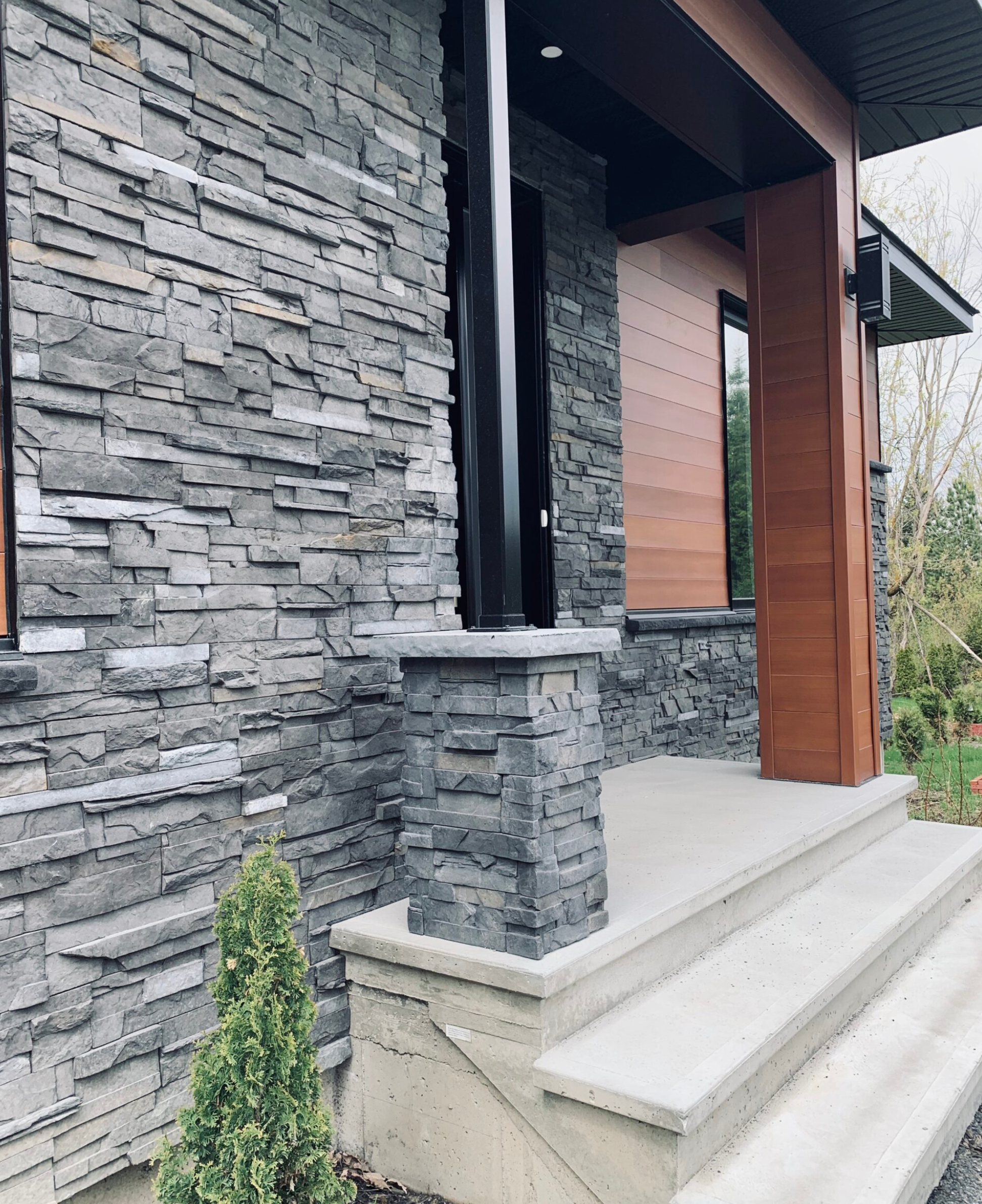 Newport Stone Veneer - Black Rundle - Flat - Small Box (6 SF)