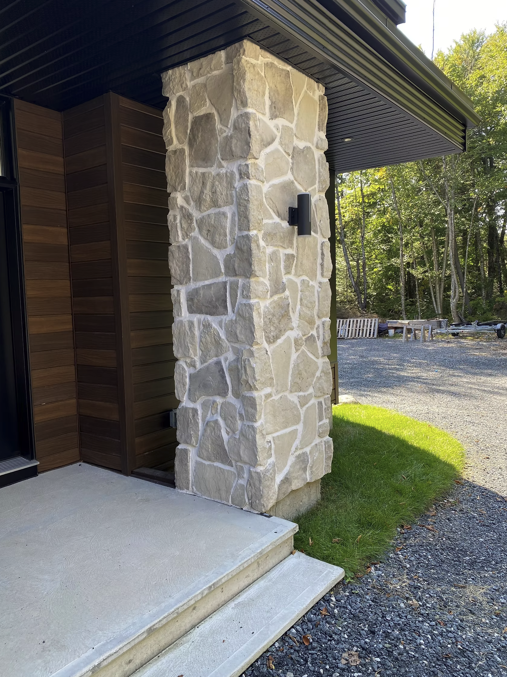 Field Stone Veneer - Everest - Flat - Small Box (10 SF)