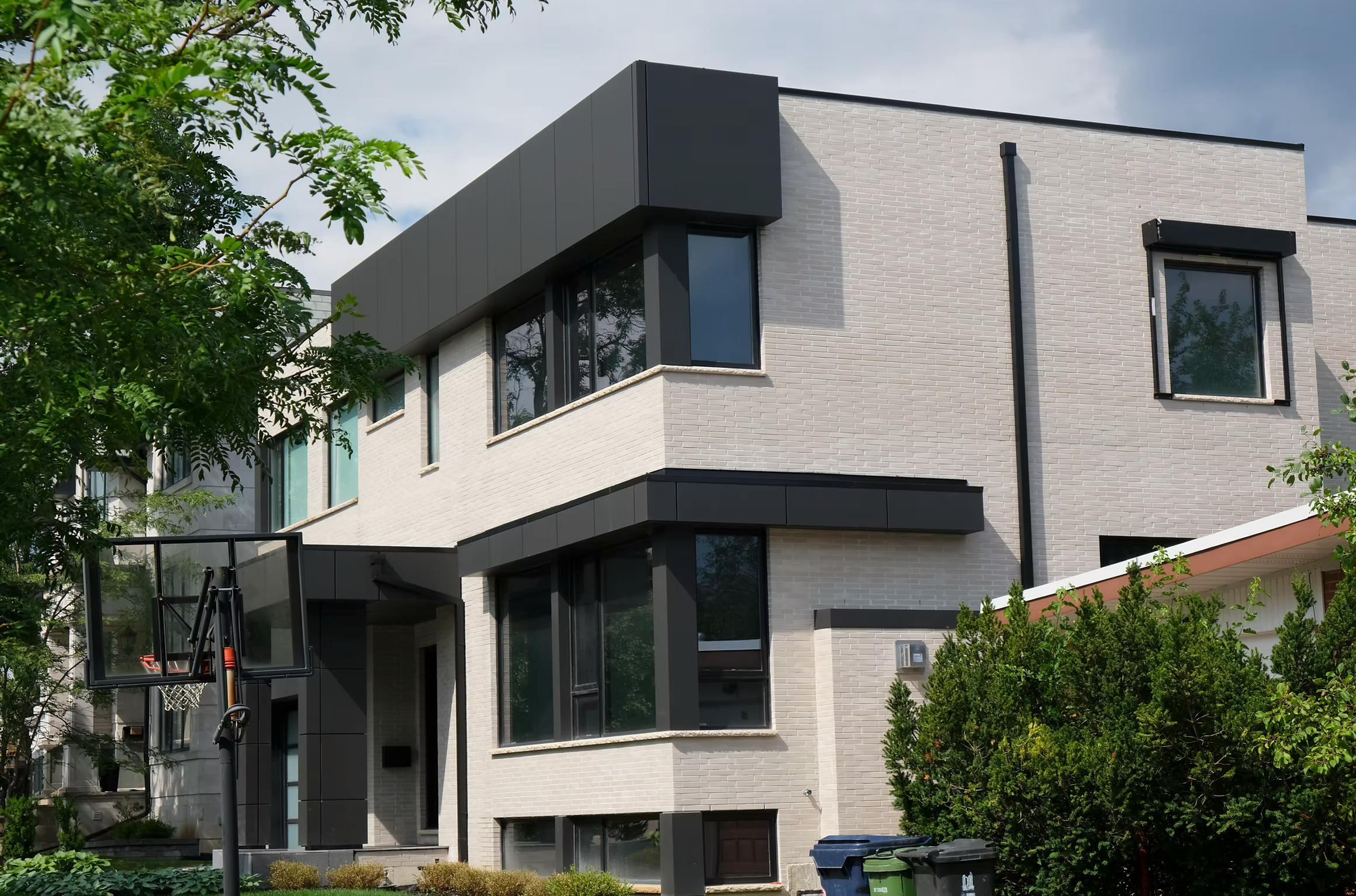 Thin Clay Brick Veneer - Shadow - Flat - Small Box (8 SF)