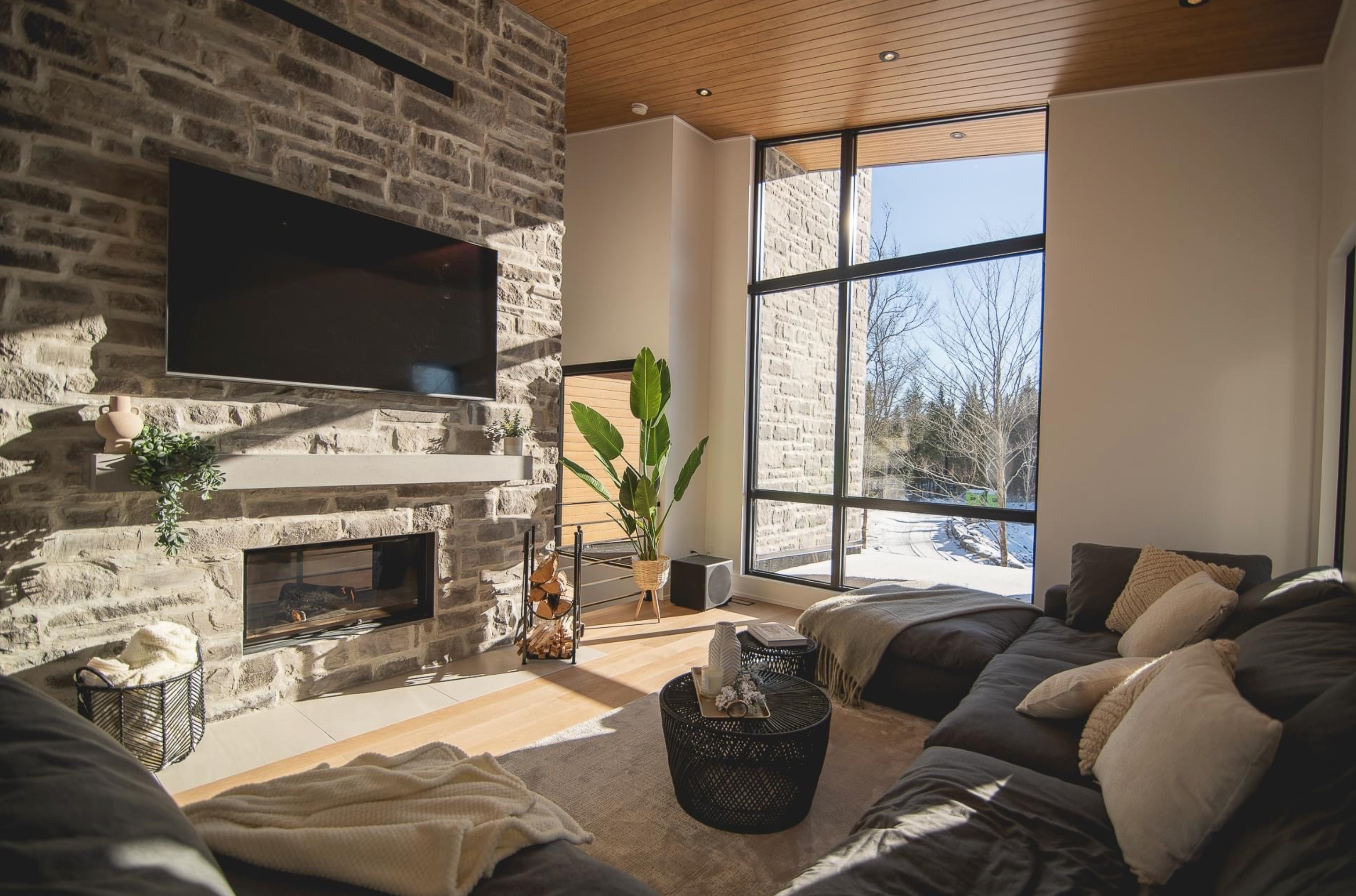 Ledge/Cobble Stone Veneer - Black Forest - Corners (8 LF/Box)