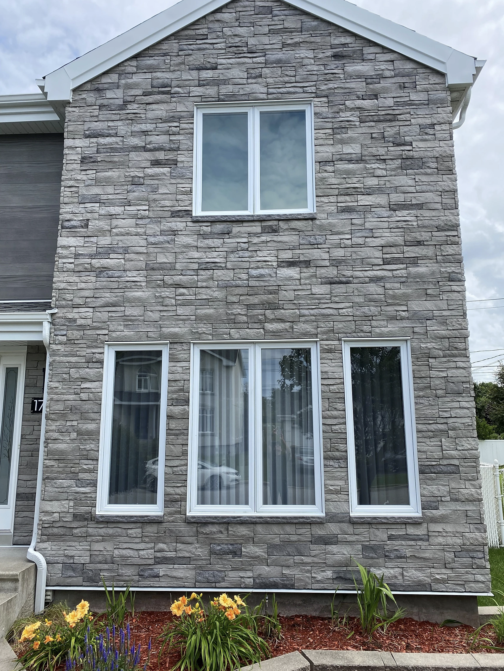 Vena CastleRock Screw-On Stone Panels - Silver - Corners - Small Box (2.6 LF)