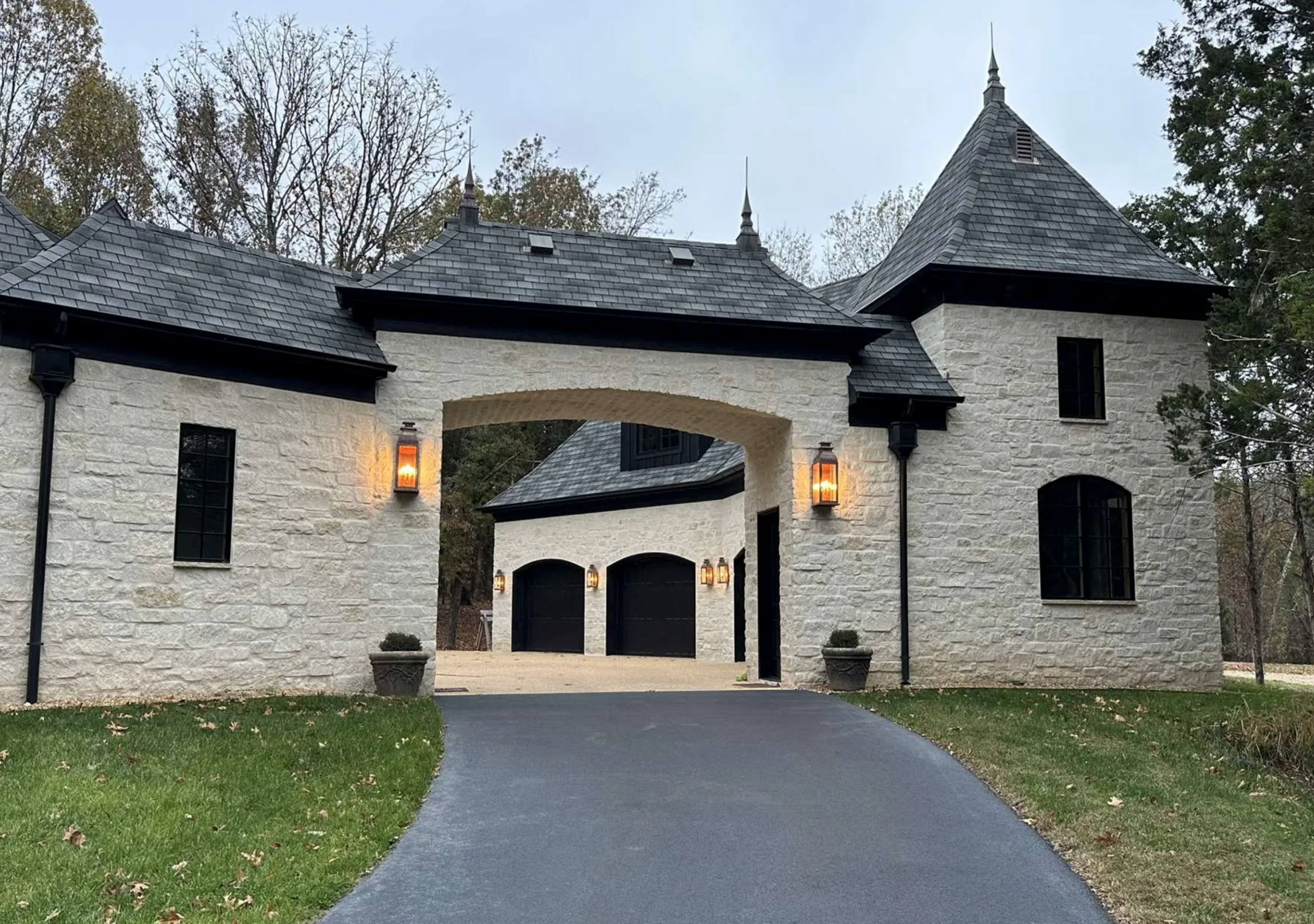 Weston Estate Limestone Tumbled Dimensional - Thin Veneer - Flats