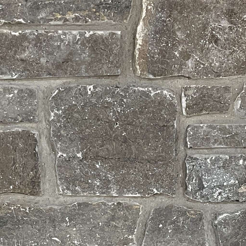 Chesterton Marble Tumbled Random Heights natural limestone full bed building stone — Earthworks Chocolate Marble – Tumbled Random Heights