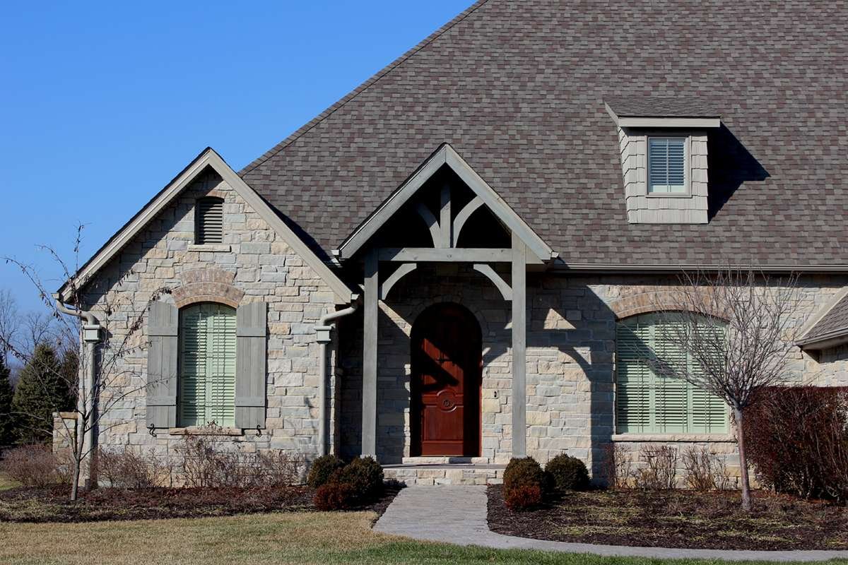 Driftstone Rustic Random Heights installed stone wall