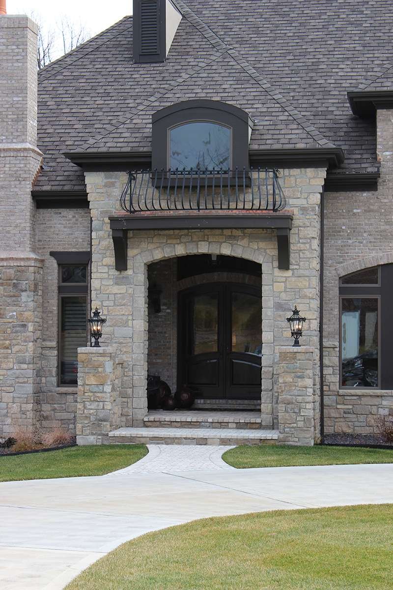 Foundry Hill Random Heights installed stone wall