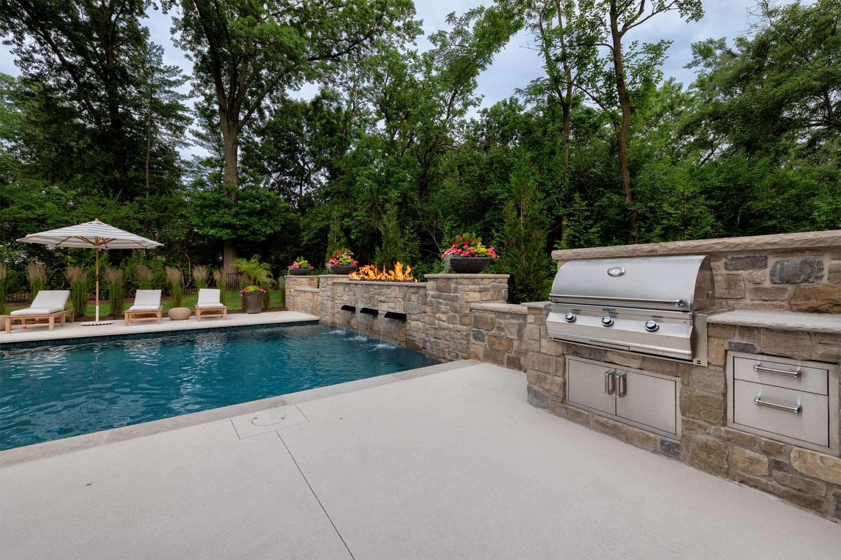Foundry Hill Tumbled Random Heights — outdoor kitchen installation