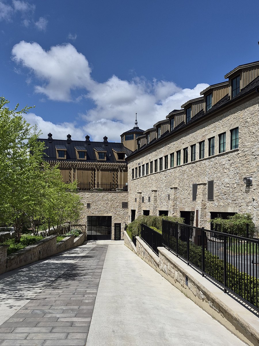 Kingsley Gold Limestone stone veneer detail