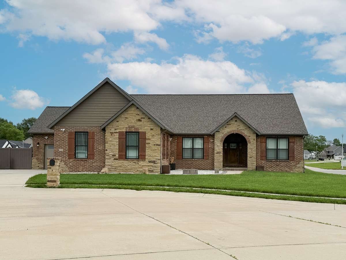 Mesa Sandstone Ledgestone natural stone installation
