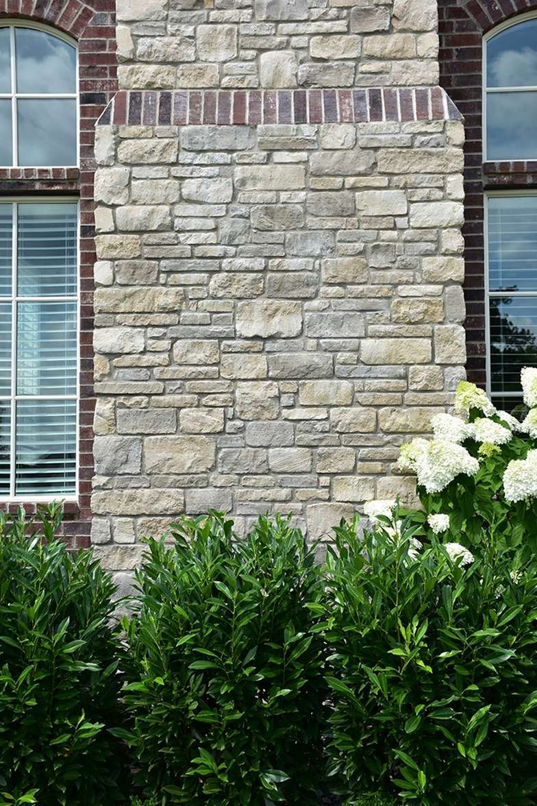 Princeton Manor Limestone Tumbled Dimensional stone veneer detail