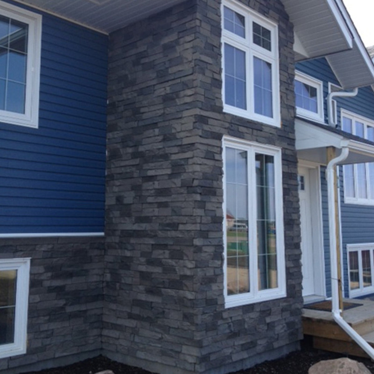 Quality Stone Ledge Stone Panel in Grey Blend