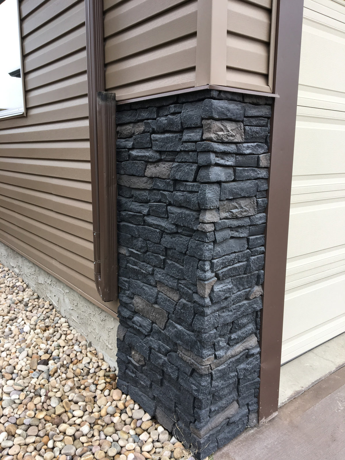 Quality Stone Ridge Stone Panel in Black Blend — view 10
