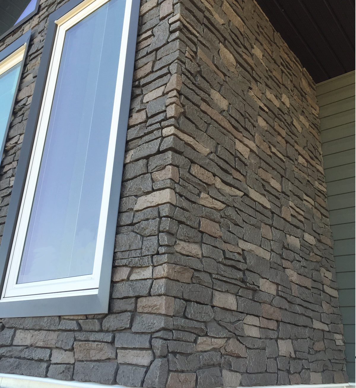 Quality Stone Ridge Stone Panel in Dark Brown Blend — view 14