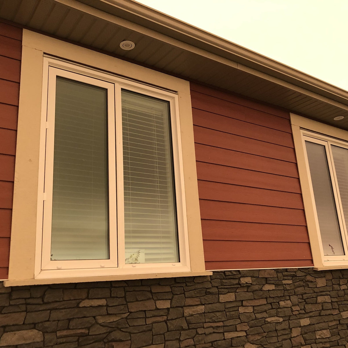 Quality Stone Ridge Stone Panel in Dark Brown Blend