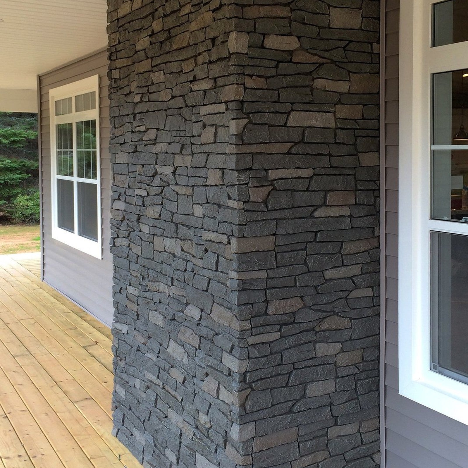 Quality Stone Ridge Stone Panel in Dark Brown Blend — Sample