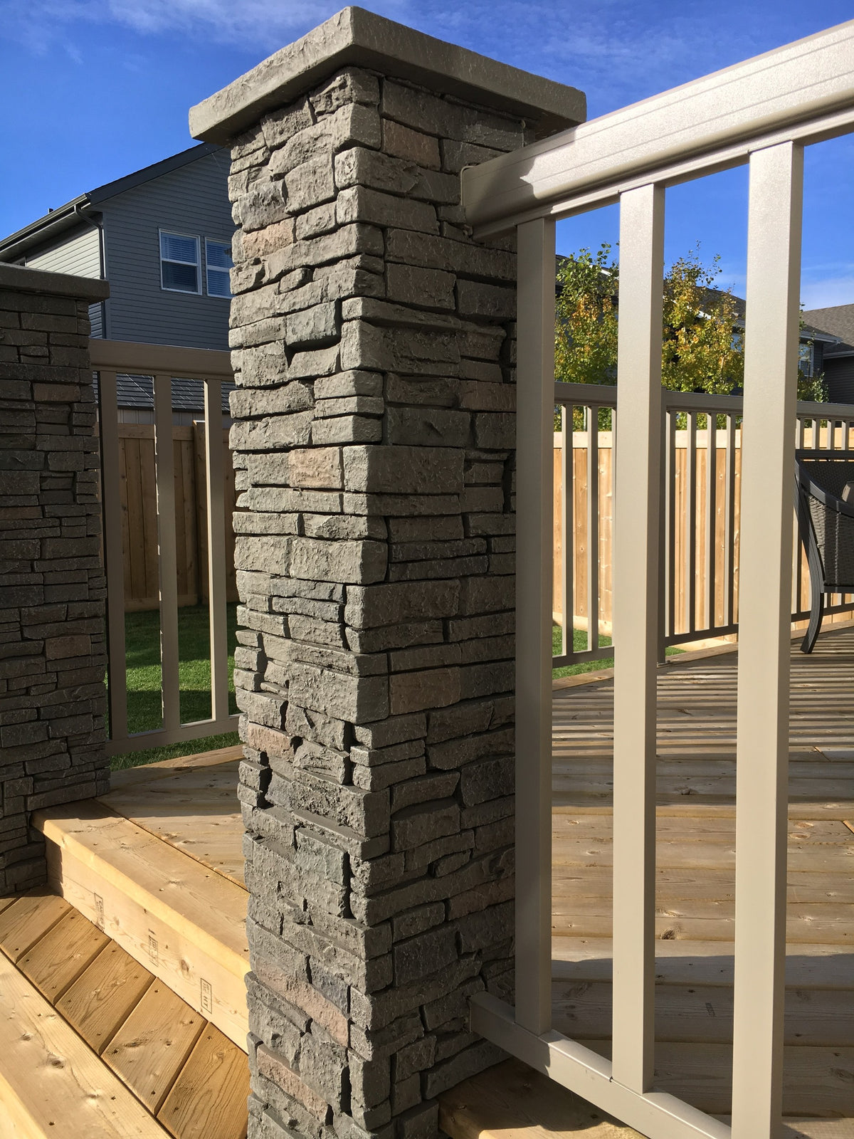 Quality Stone Stacked Stone Pillar Panel in Grey Brown — view 36
