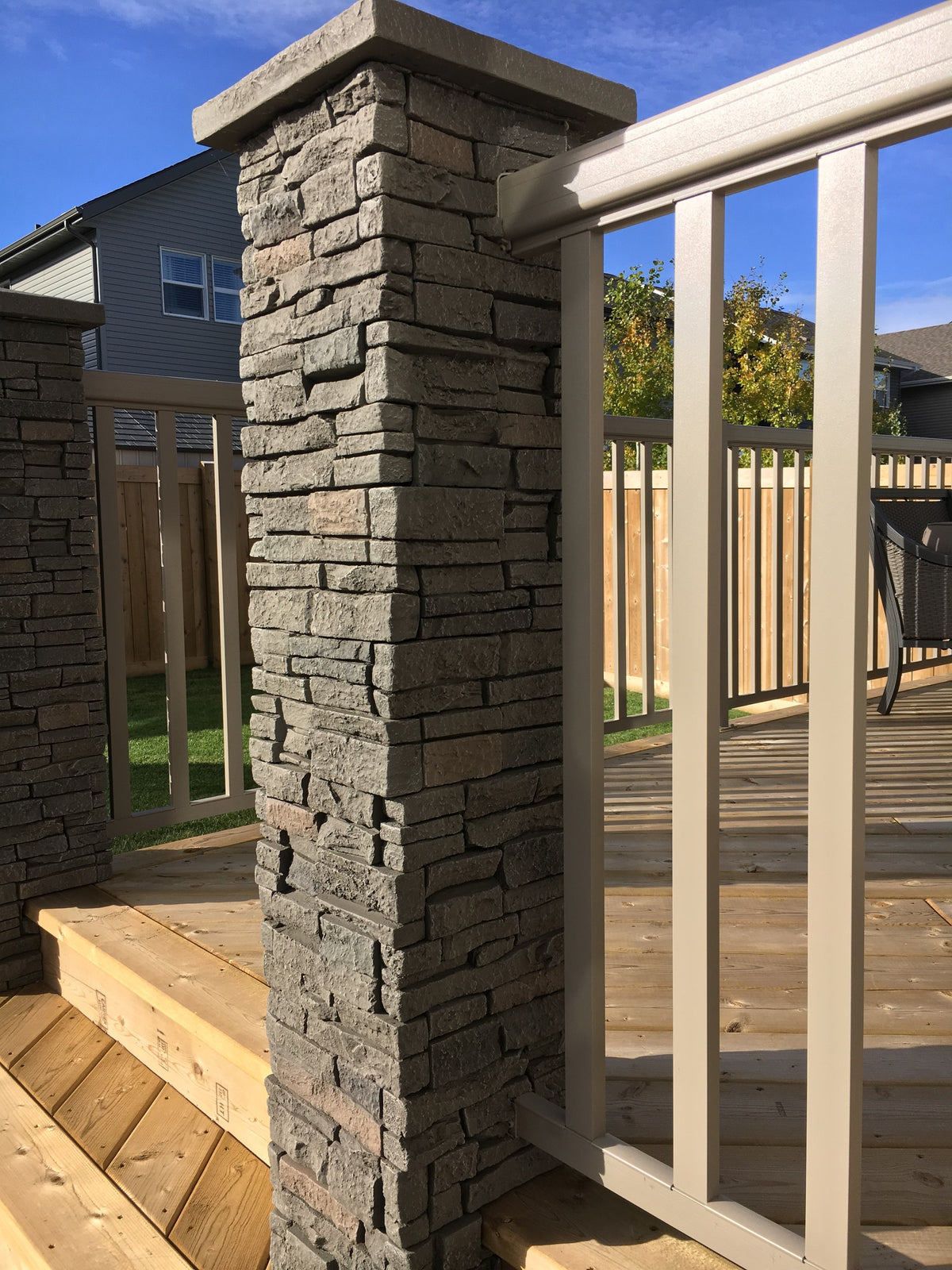 Quality Stone Stacked Stone Pillar Panel in Grey Brown — view 39