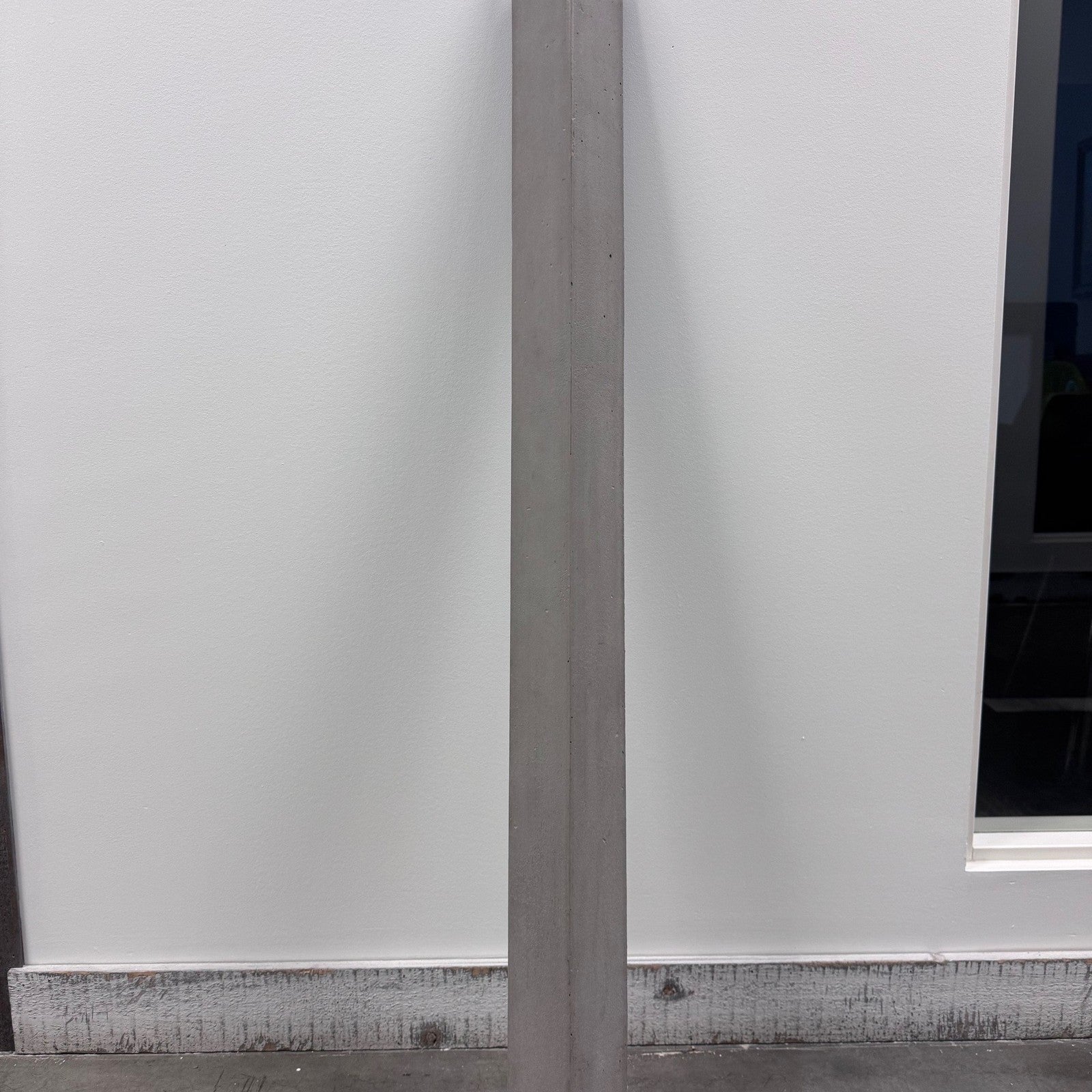 RealCast Slab Outside Corner in 48 Series — Natural Grey