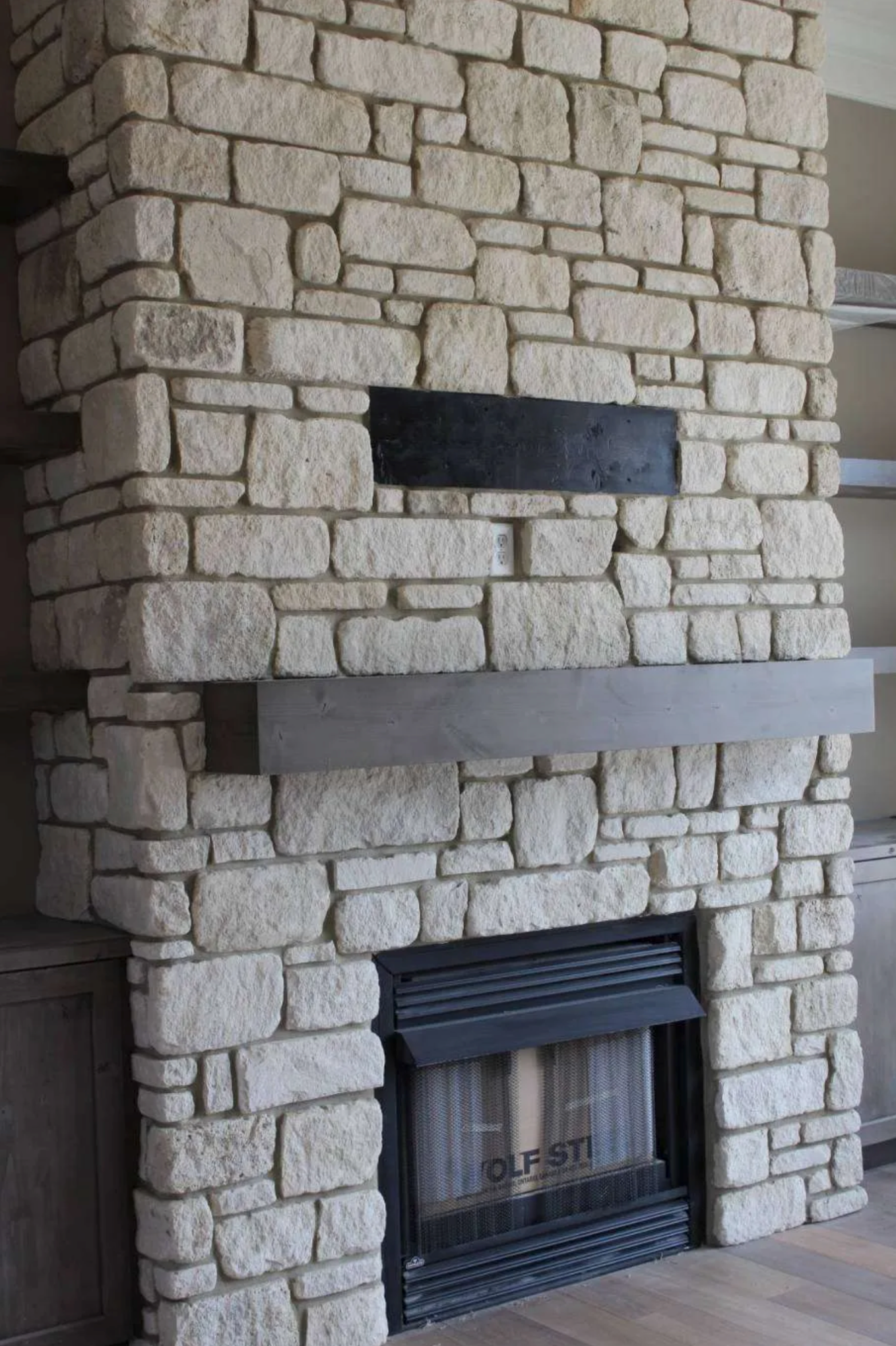 Weston Estate Limestone Tumbled Dimensional - Thin Veneer - Sample