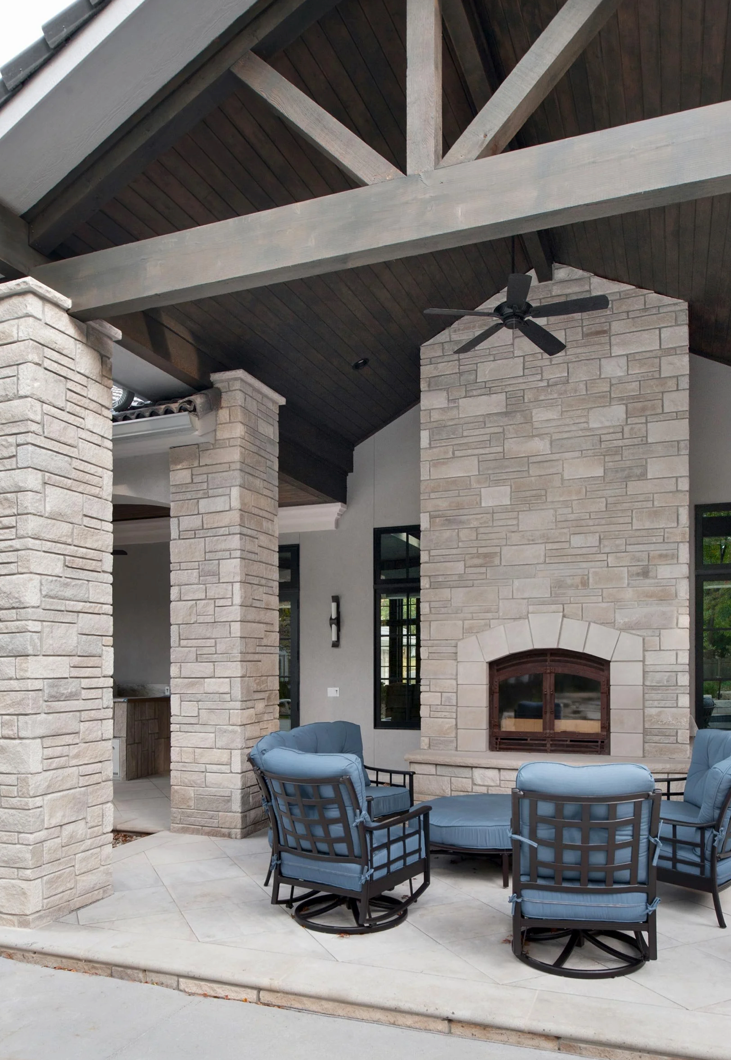 Indiana Limestone - Heritage Buff Full Color Dimensional - Thin Veneer - Corners