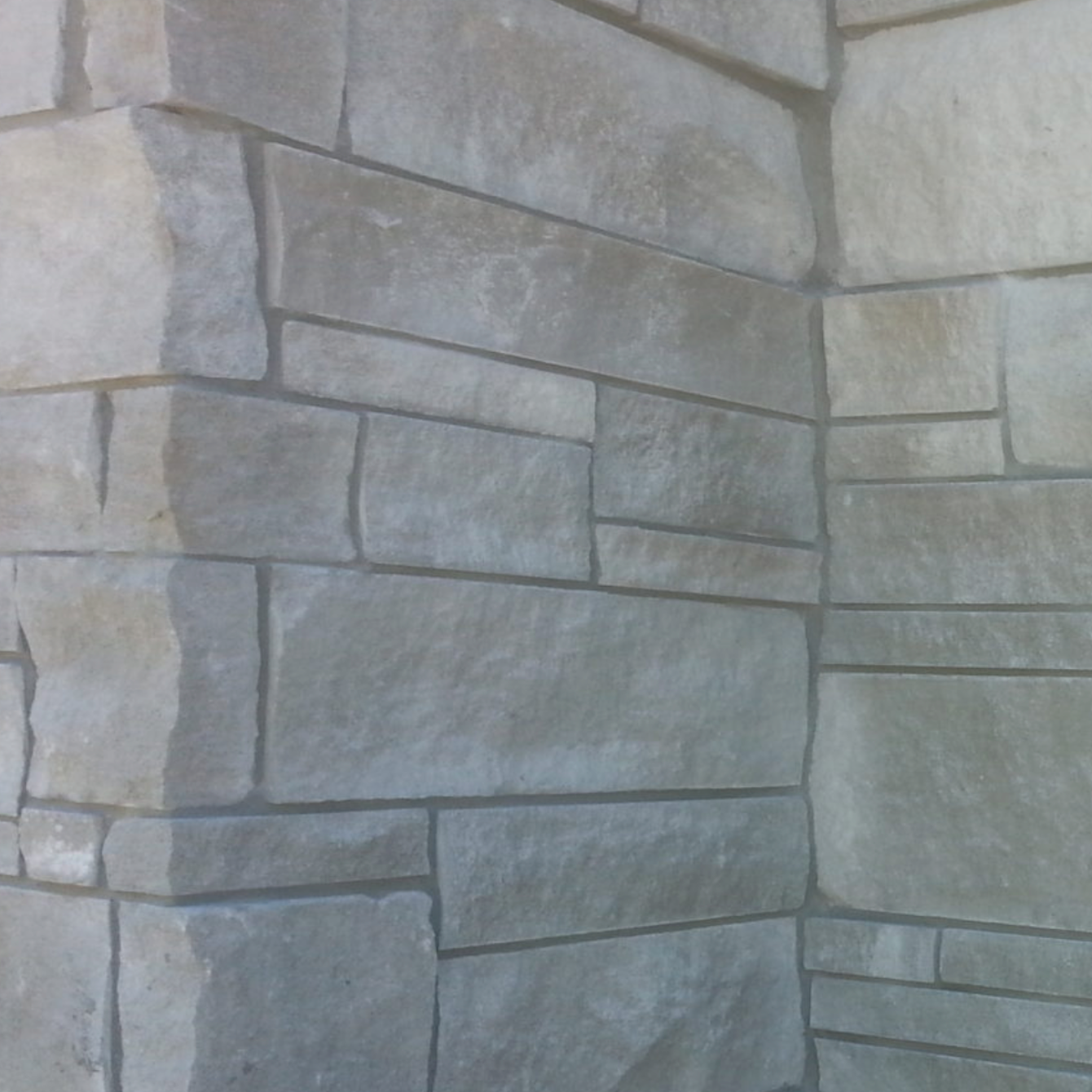 Indiana Limestone - Heritage Buff Full Color Dimensional - Thin Veneer - Corners