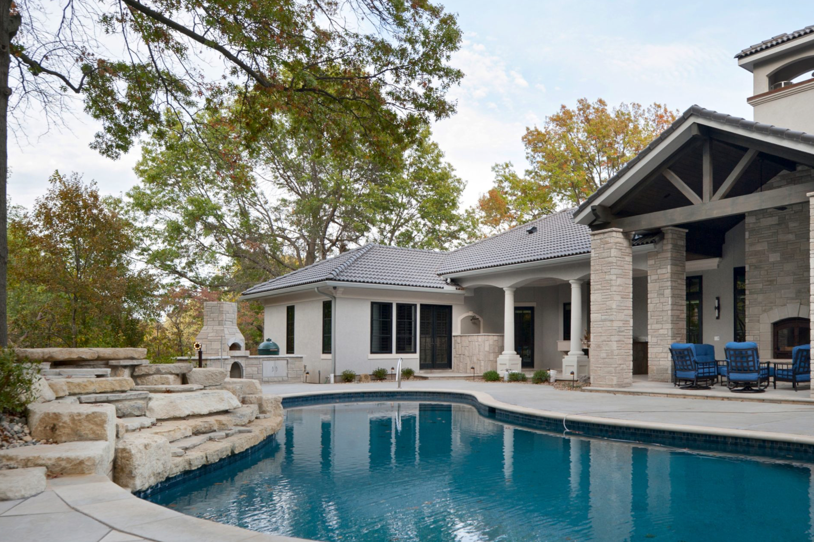 Indiana Limestone - Heritage Buff Full Color Dimensional - Thin Veneer - Corners