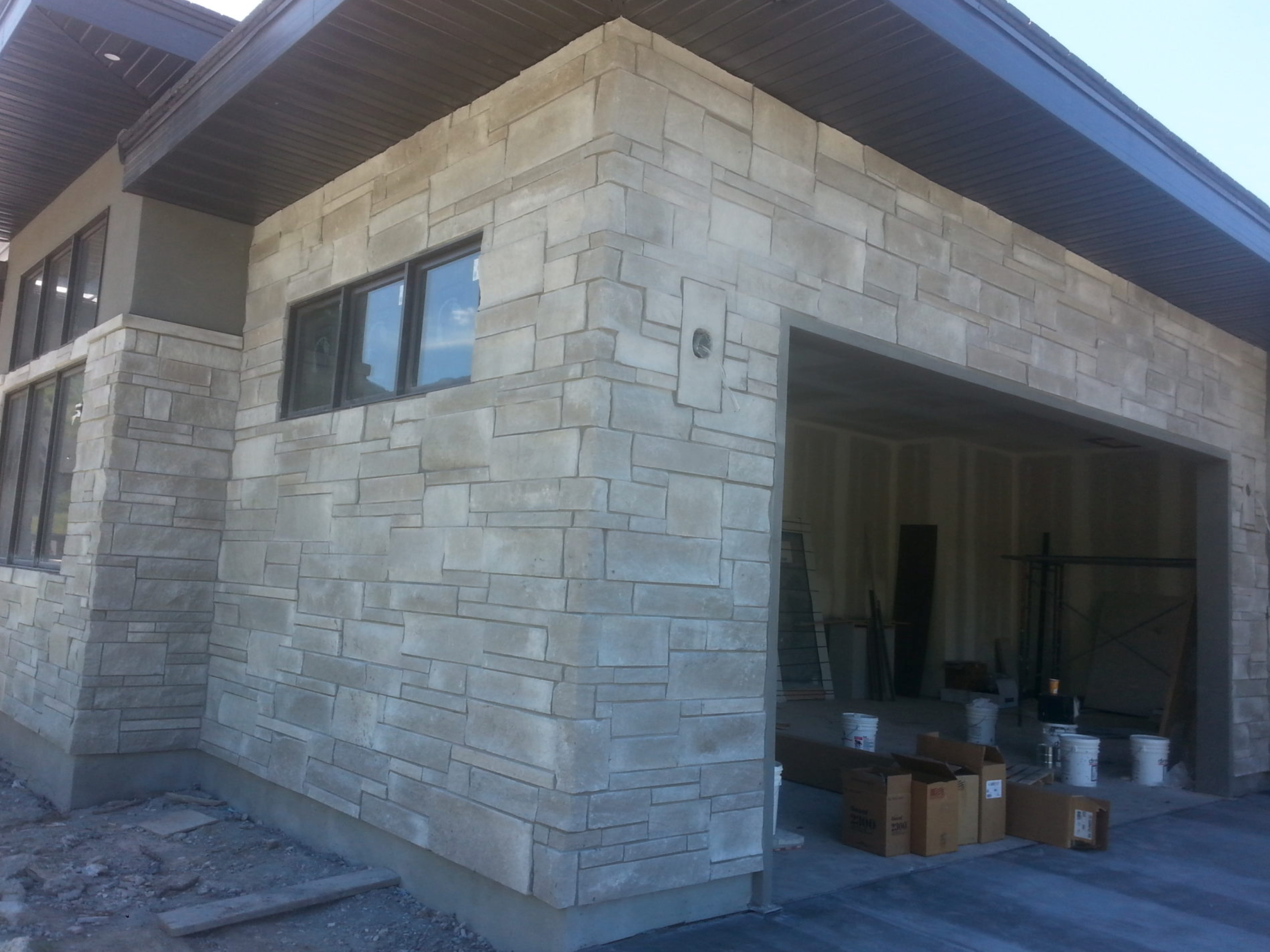 Indiana Limestone - Heritage Buff Full Color Dimensional - Thin Veneer - Corners