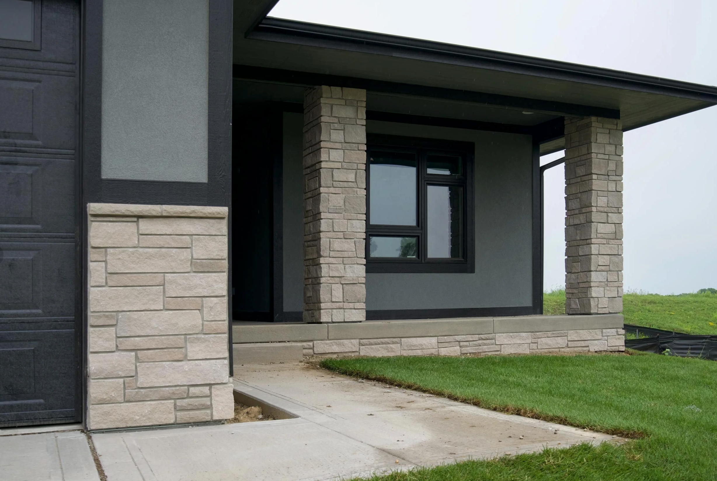 Indiana Limestone - Heritage Buff Full Color Dimensional - Thin Veneer - Corners