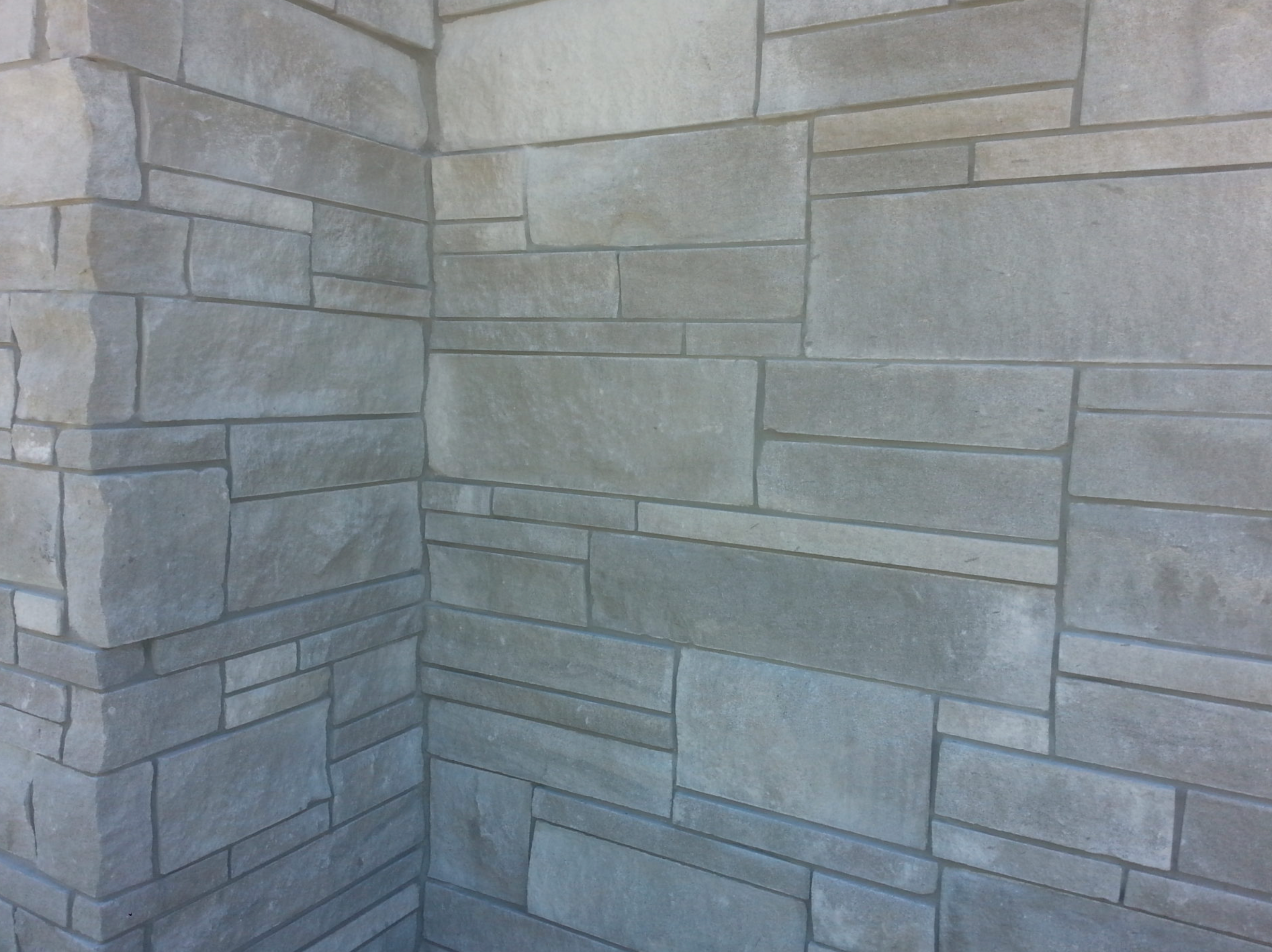 Indiana Limestone - Heritage Buff Full Color Dimensional - Thin Veneer - Corners
