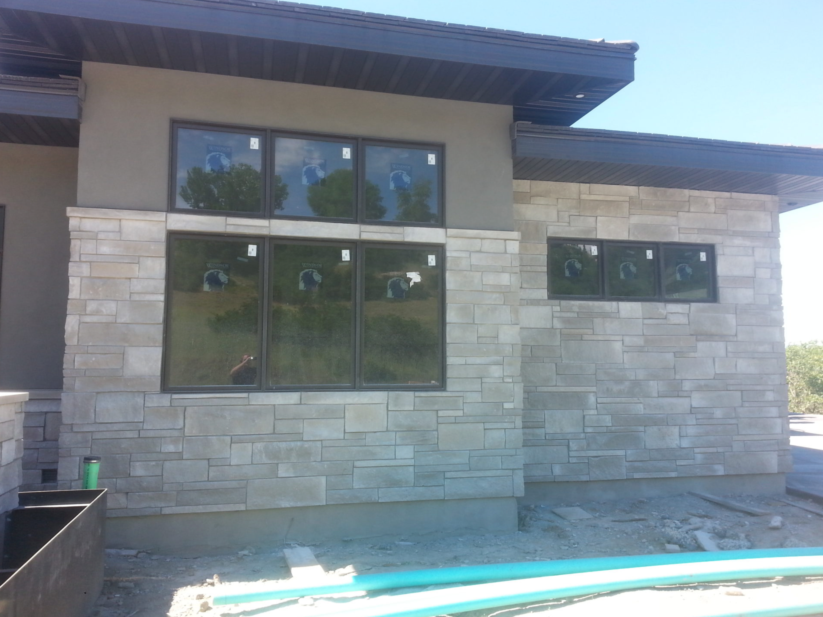 Indiana Limestone - Heritage Buff Full Color Dimensional - Thin Veneer - Corners