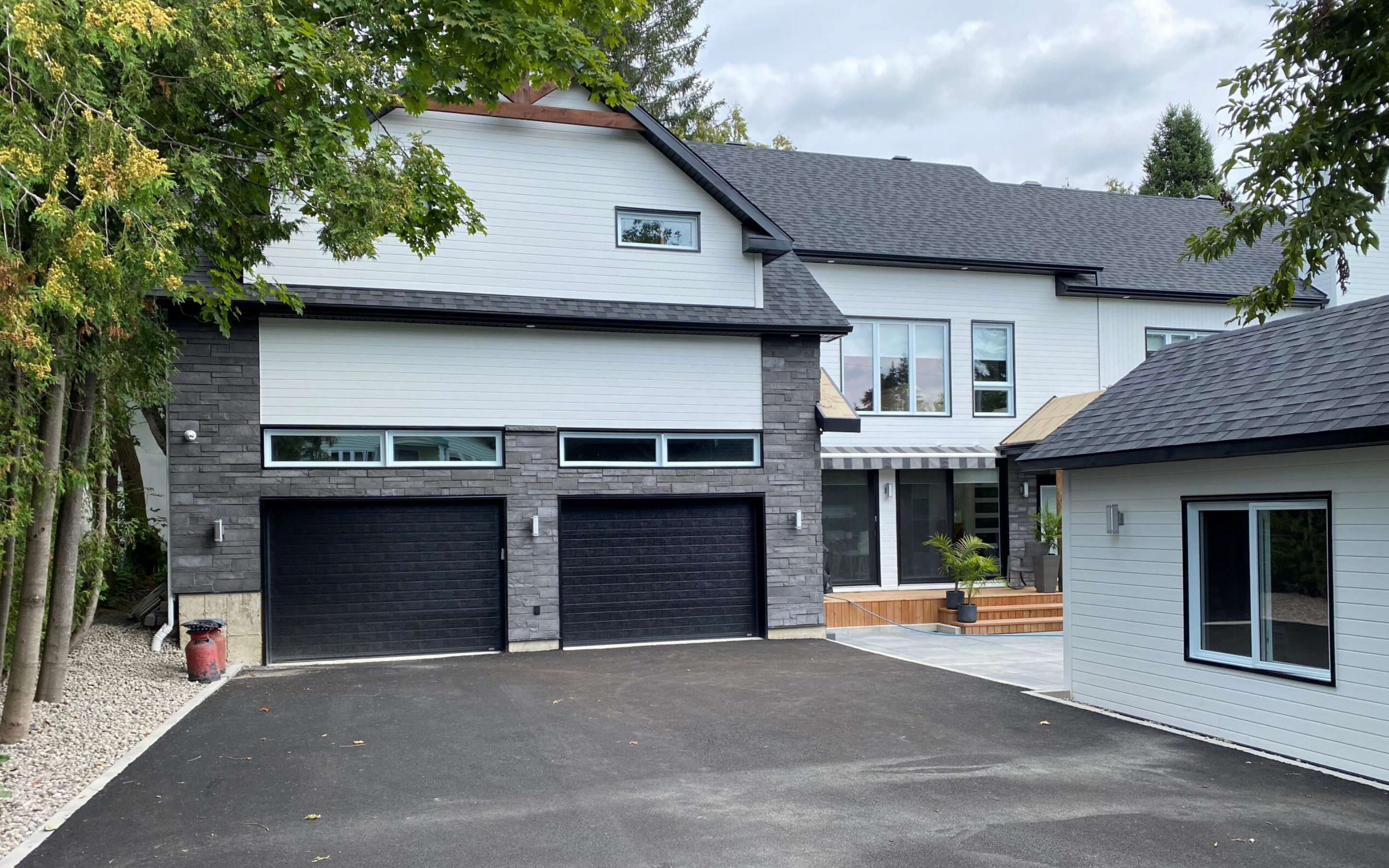 Ridge Stone Veneer - Graphite - Flat - Large Box (170 SF)