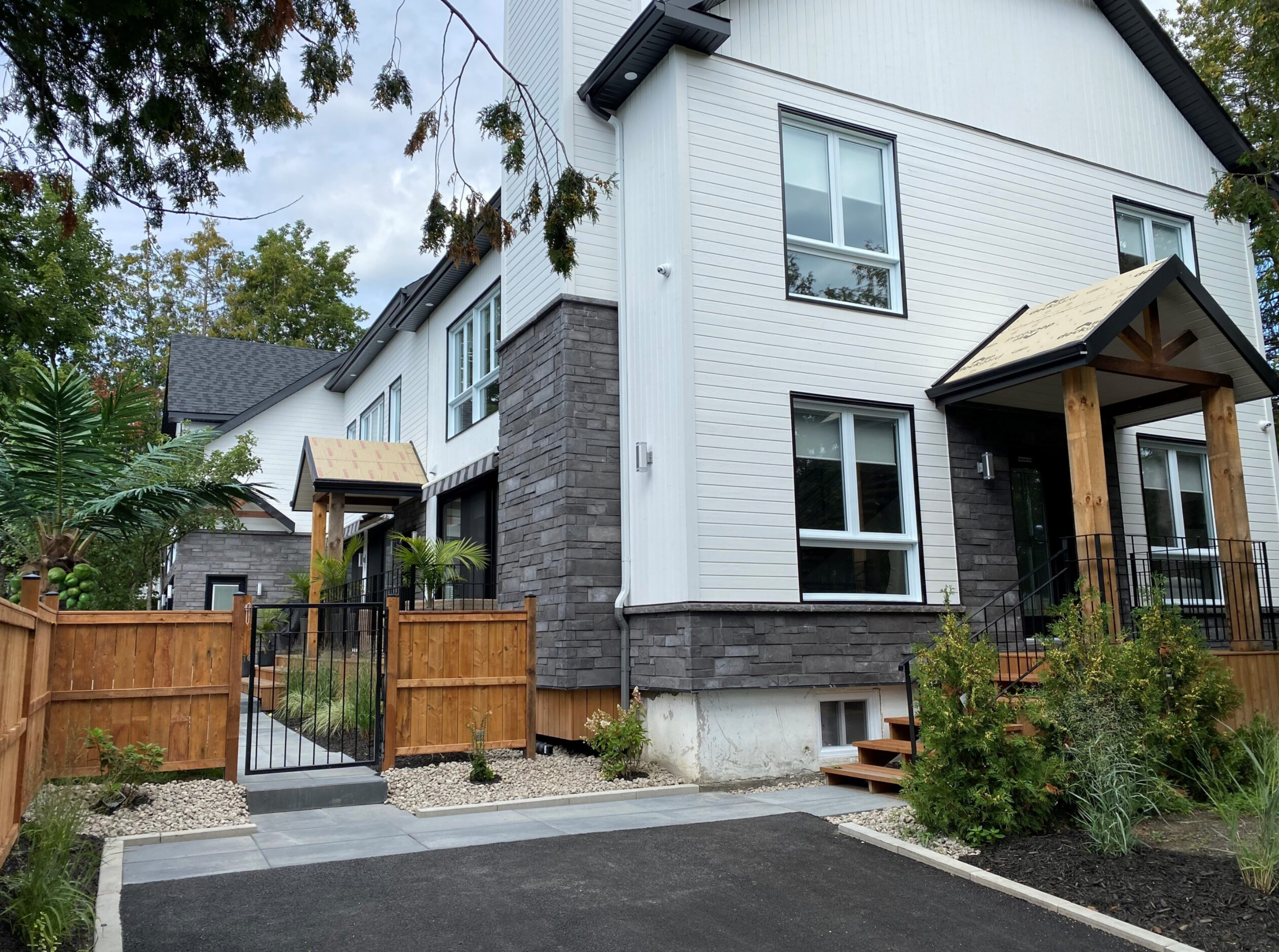 Ridge Stone Veneer - Graphite - Flat - Large Box (170 SF)