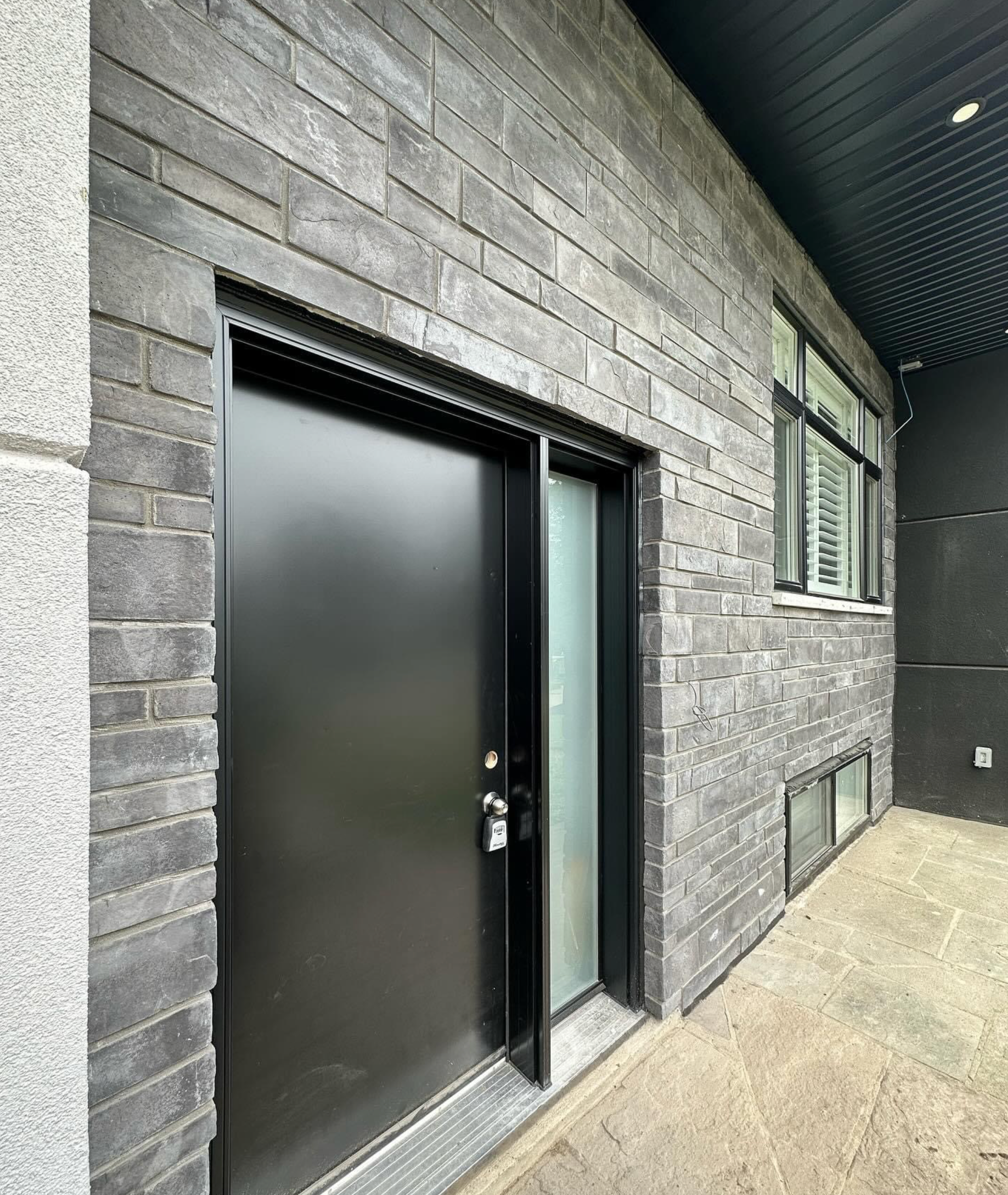 Ridge Stone Veneer - Graphite - Flat - Large Box (170 SF)