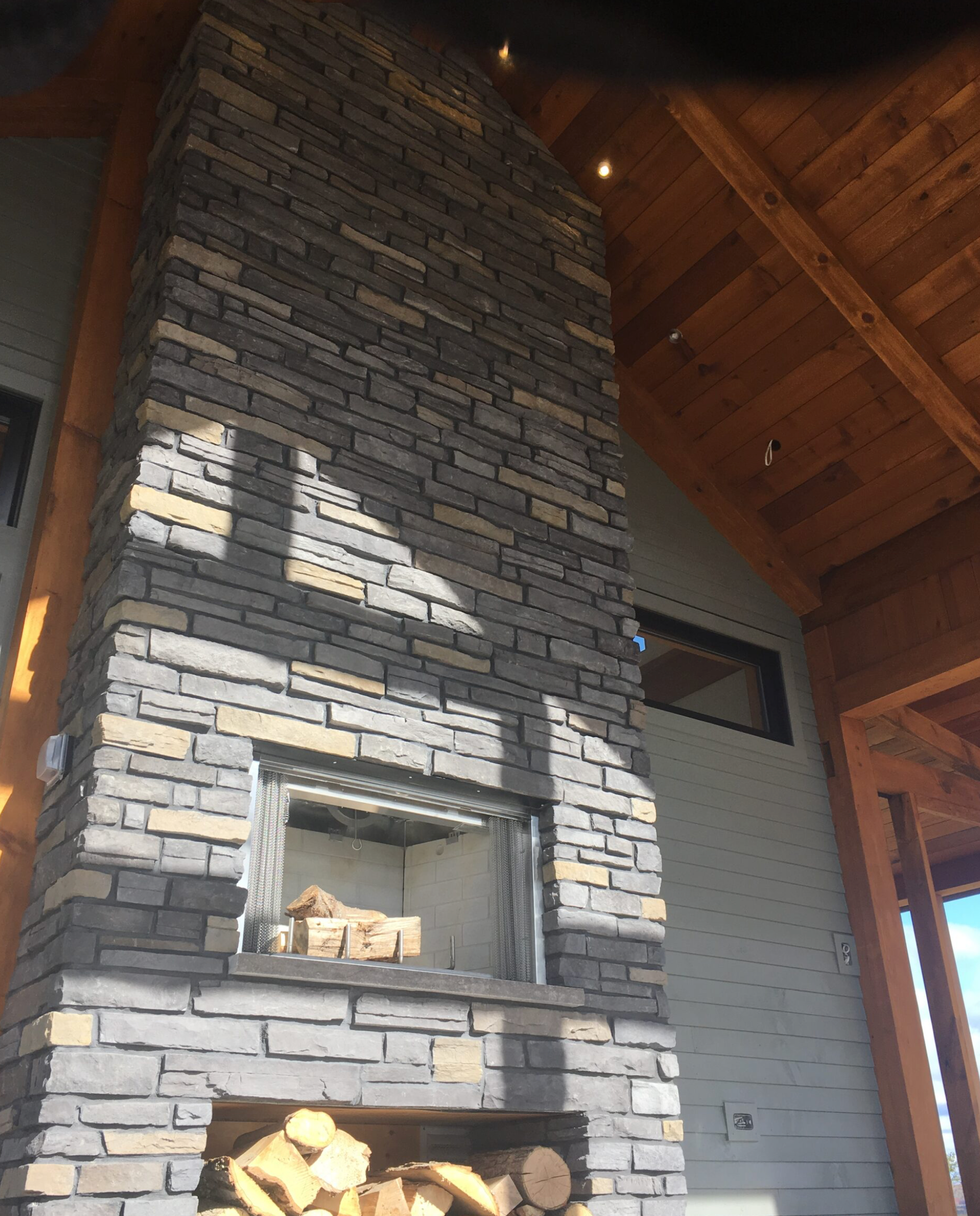 Ledge/Cobble Stone Veneer - Silverstone - Flat - Large Box (100 SF)