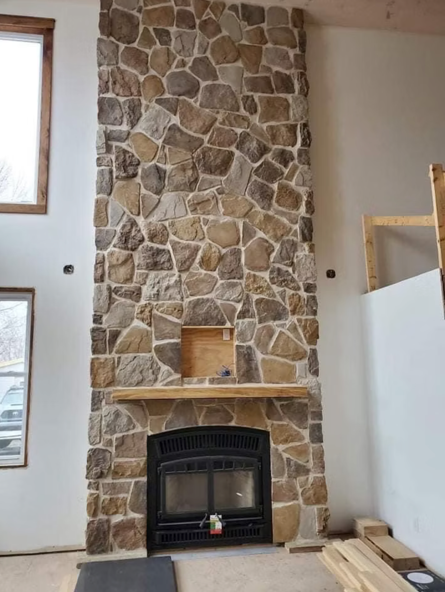 Field Stone Veneer - Black Forest - Corners (8 LF/Box)