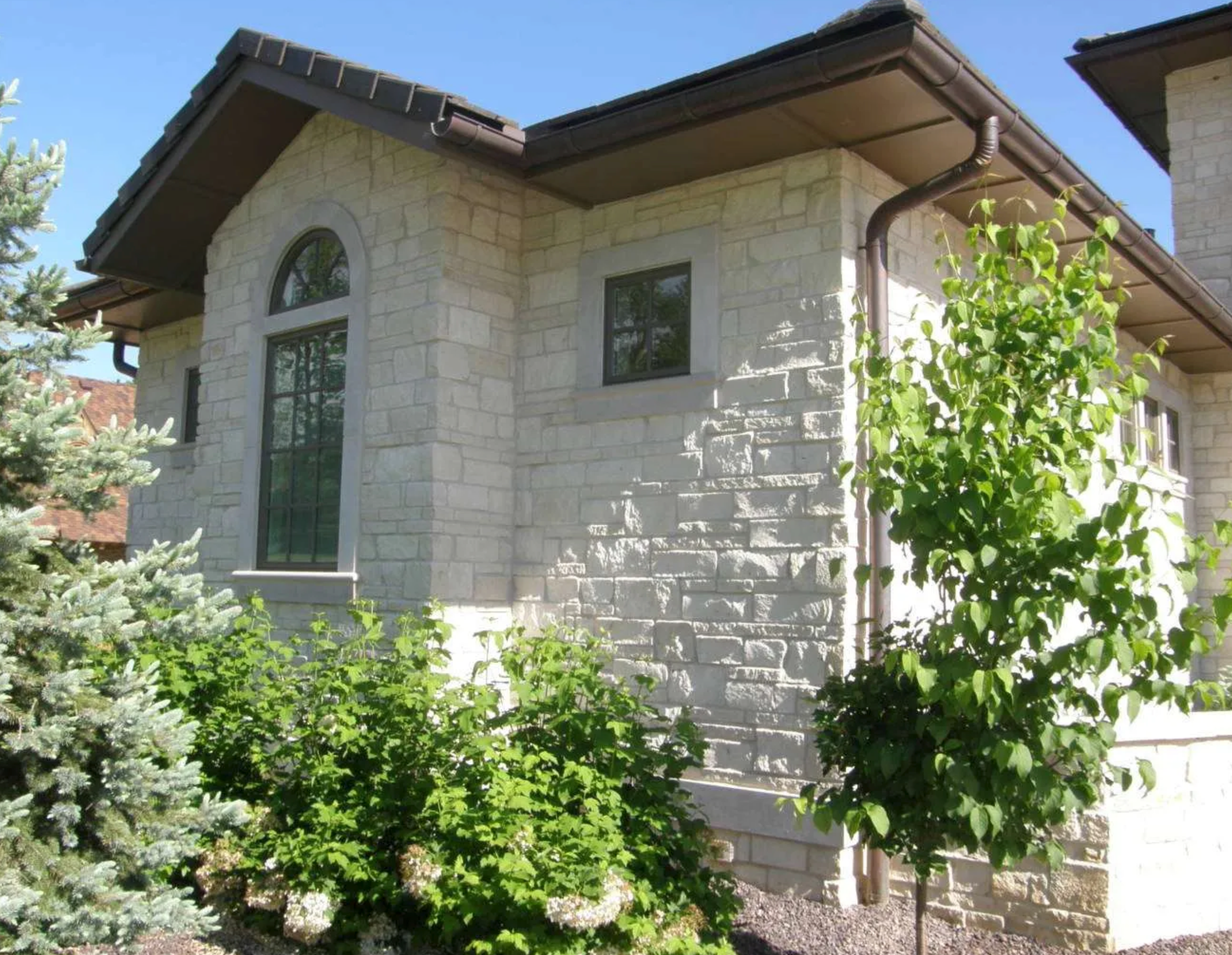 Weston Estate Limestone Dimensional Snapped - Thin Veneer - Sample