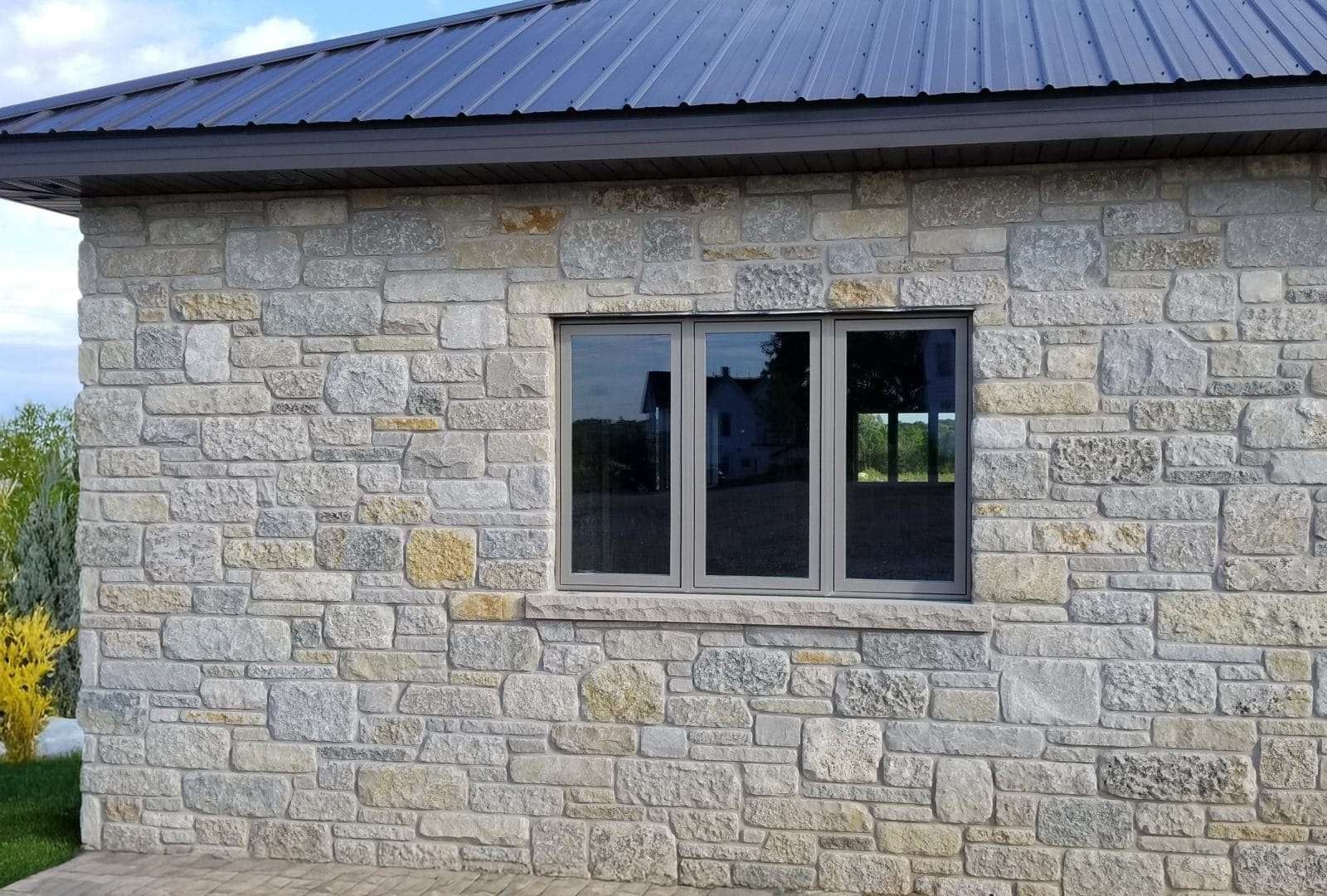 Brookhaven Ledge Blend Tumbled Dimensional natural stone installation