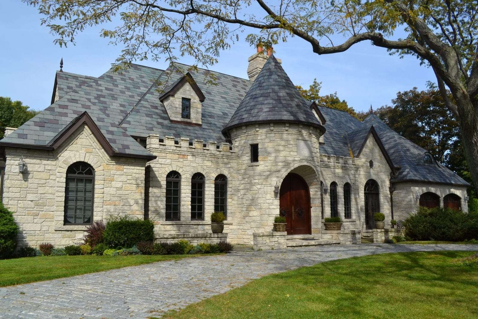Brookhaven Ledge Blend Tumbled Dimensional stone veneer detail