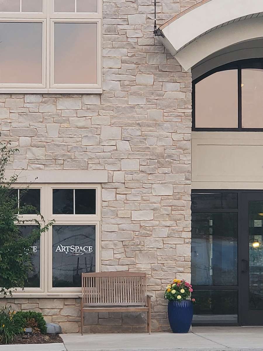 Brookhaven Ledge Brookfield Random Heights stone veneer detail