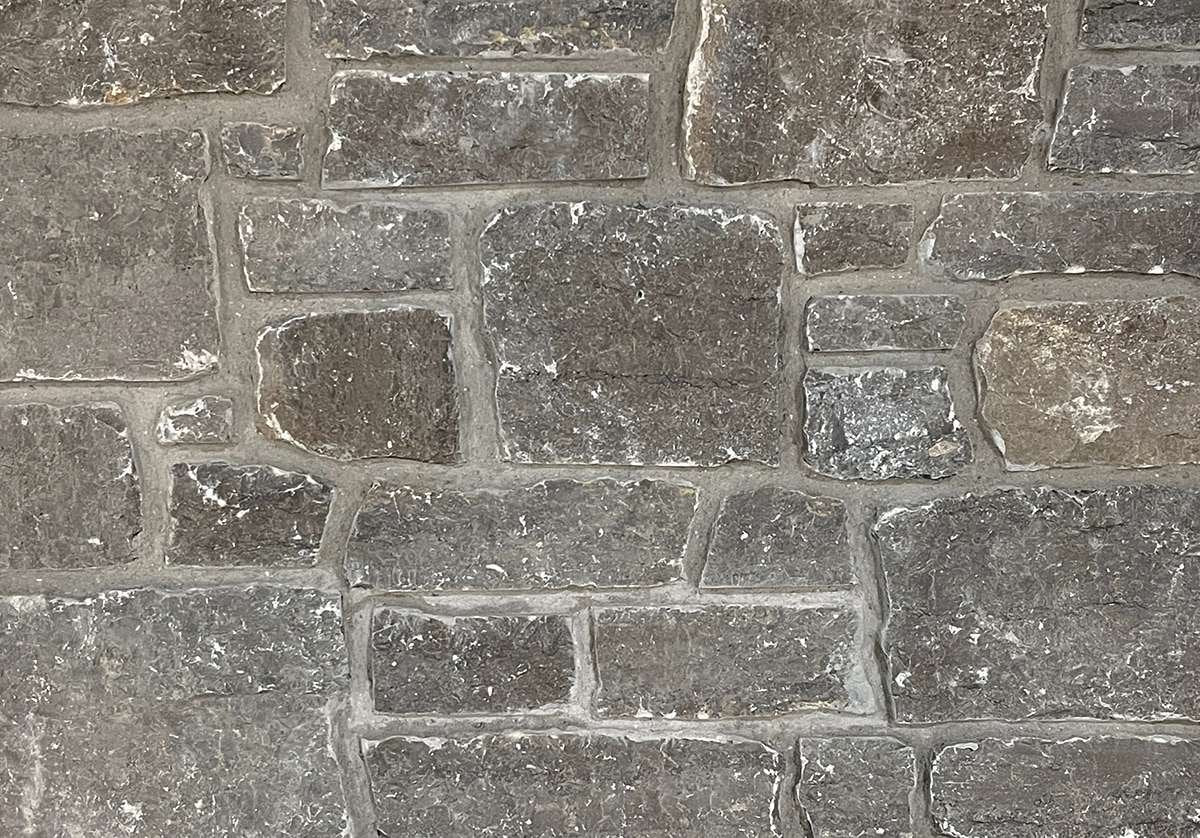 Chesterton Marble Tumbled Random Heights natural stone installation