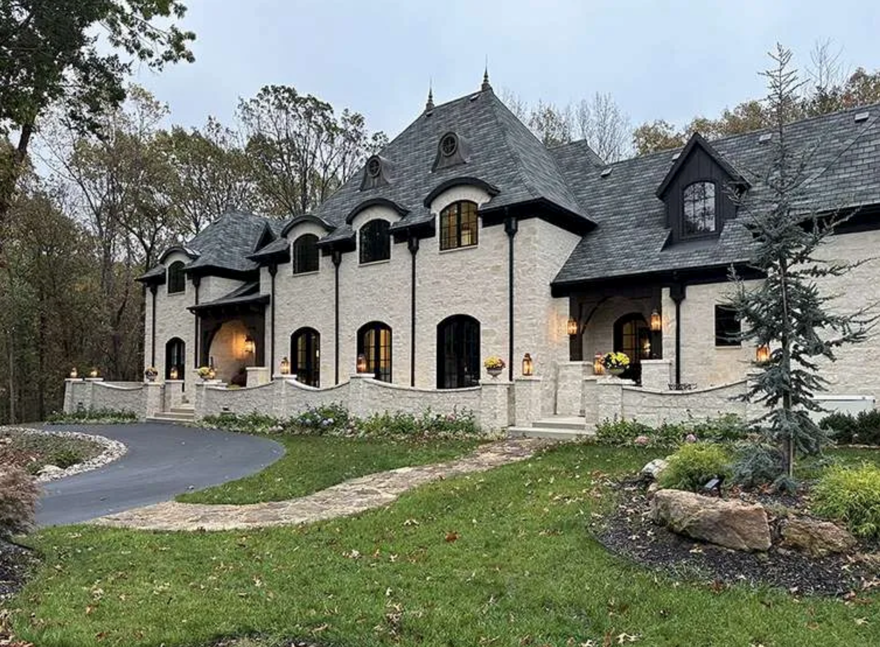 Weston Estate Limestone Tumbled Dimensional - Thin Veneer - Sample