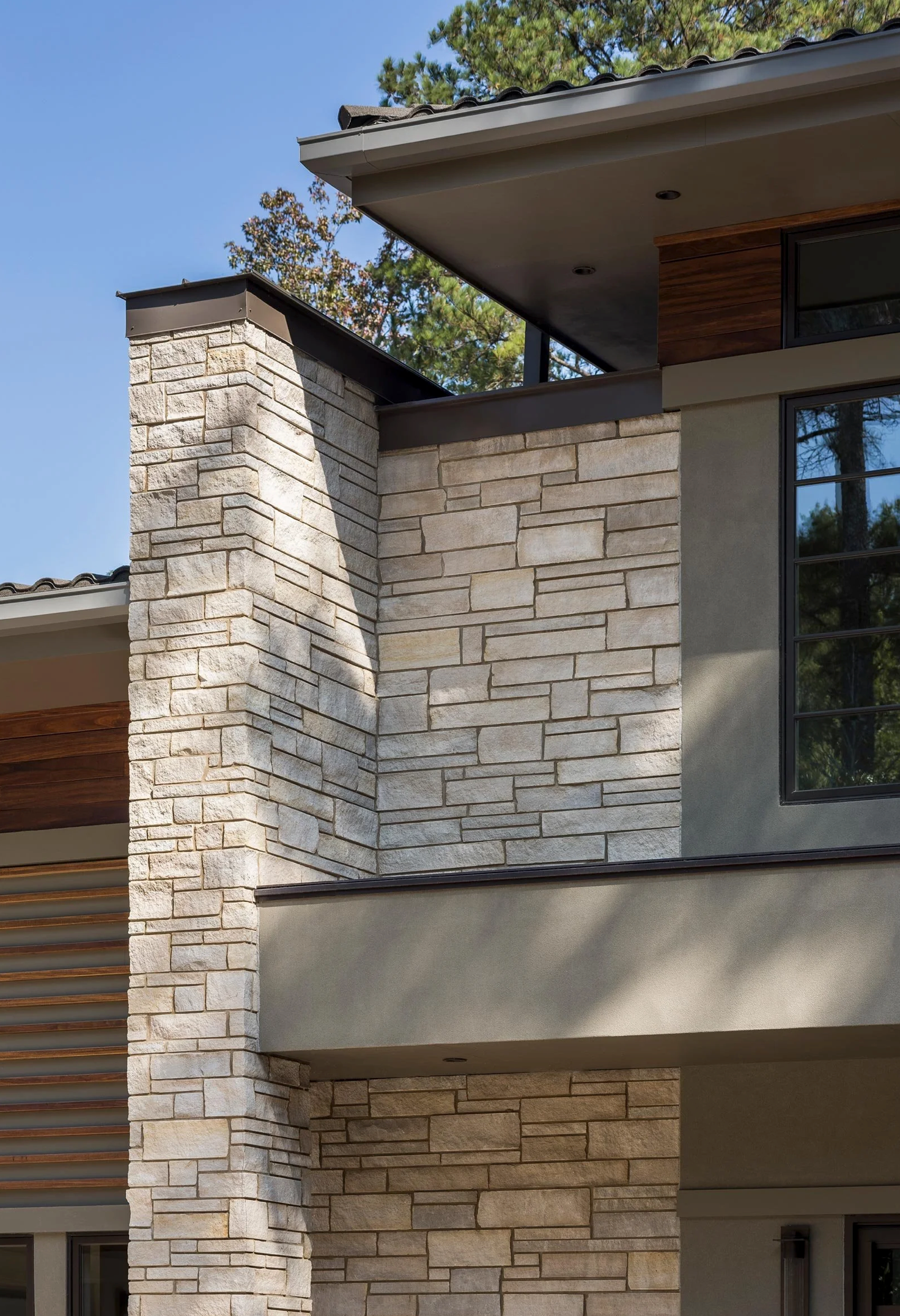 Indiana Limestone - Heritage Buff Full Color Dimensional - Thin Veneer - Corners