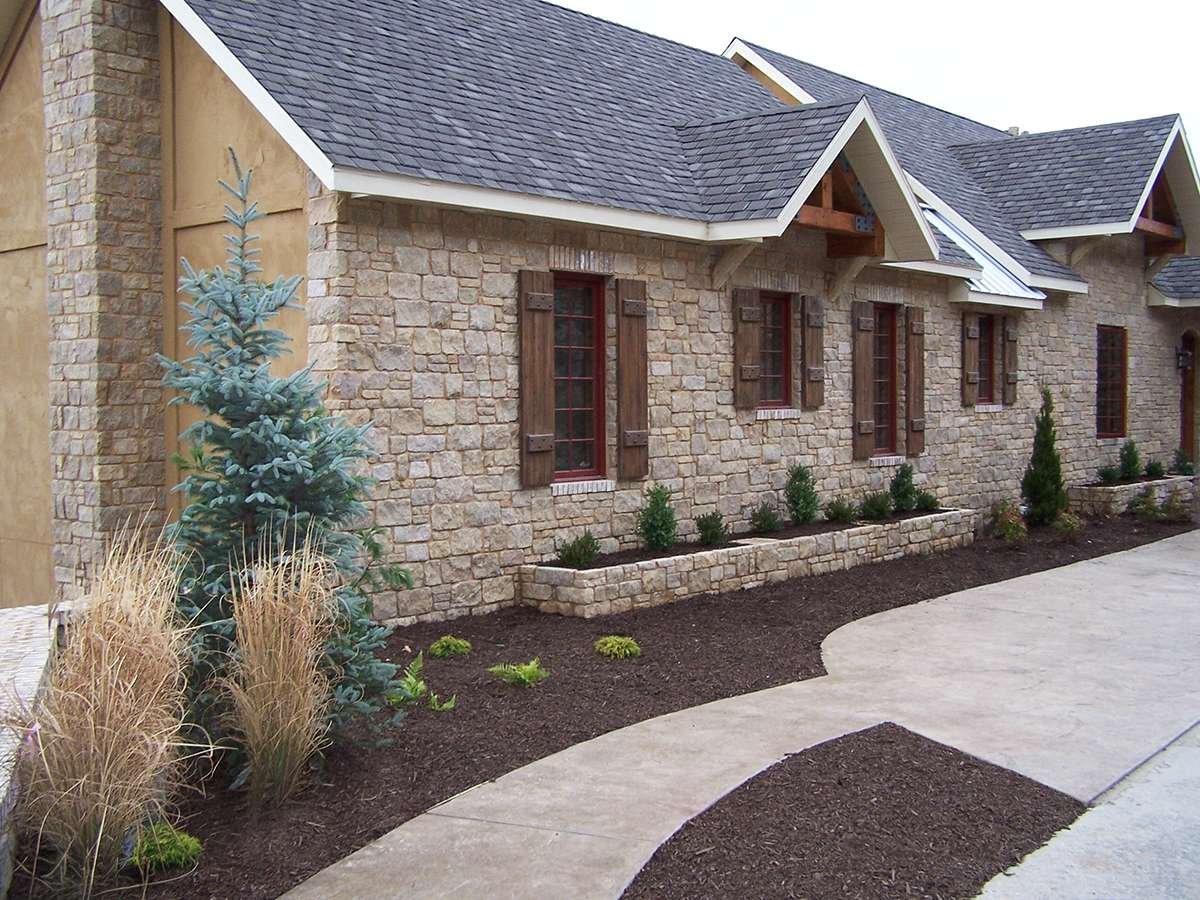 Hartwell Gold Limestone Tumbled Dimensional natural stone installation