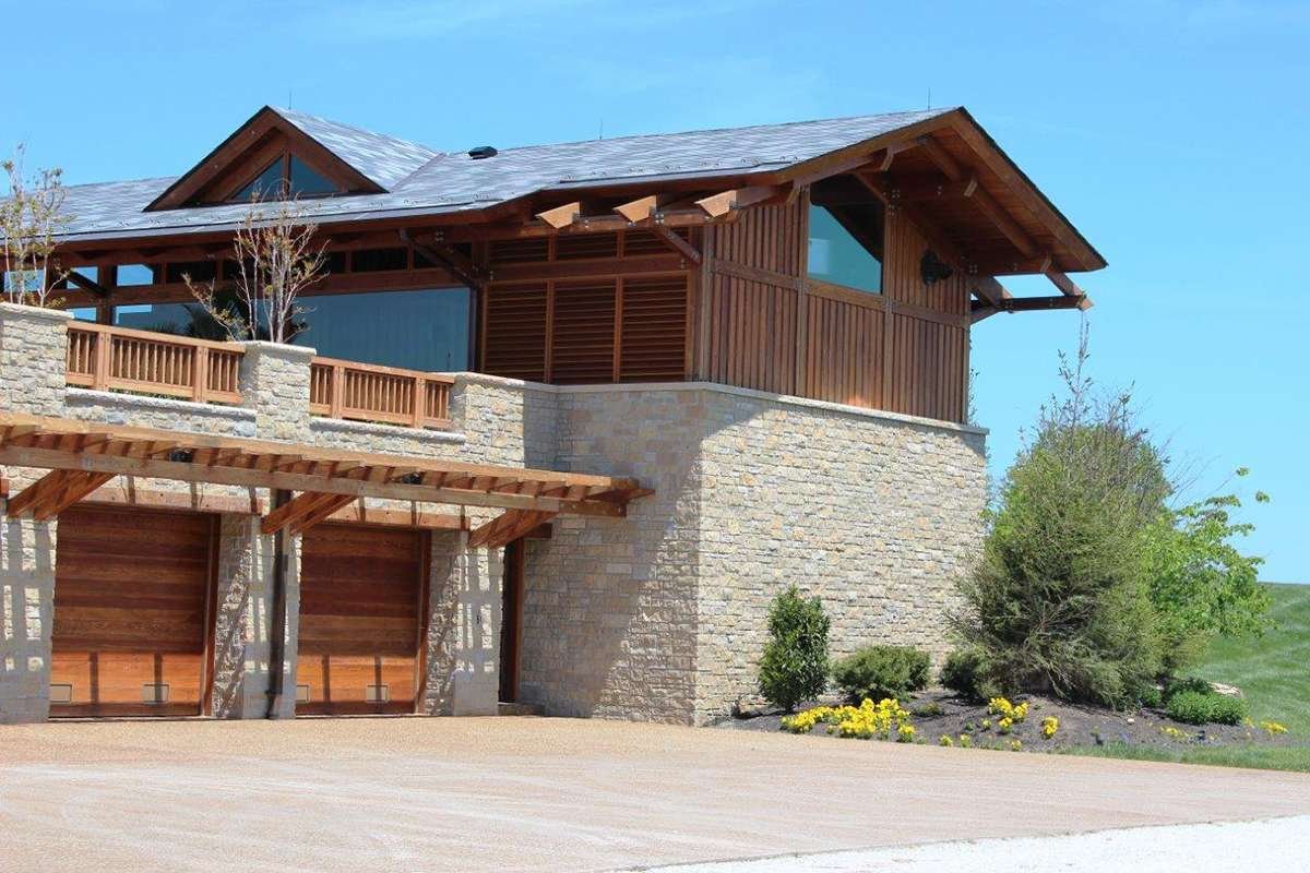 Hartwell Gold Limestone Tumbled Dimensional stone veneer detail