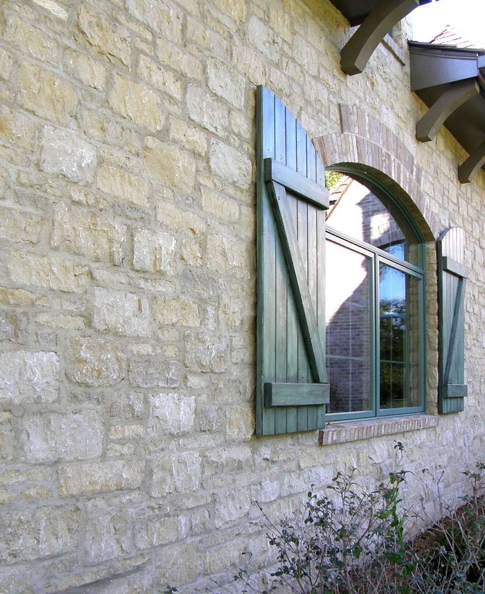 EW Gold random heights installed stone wall