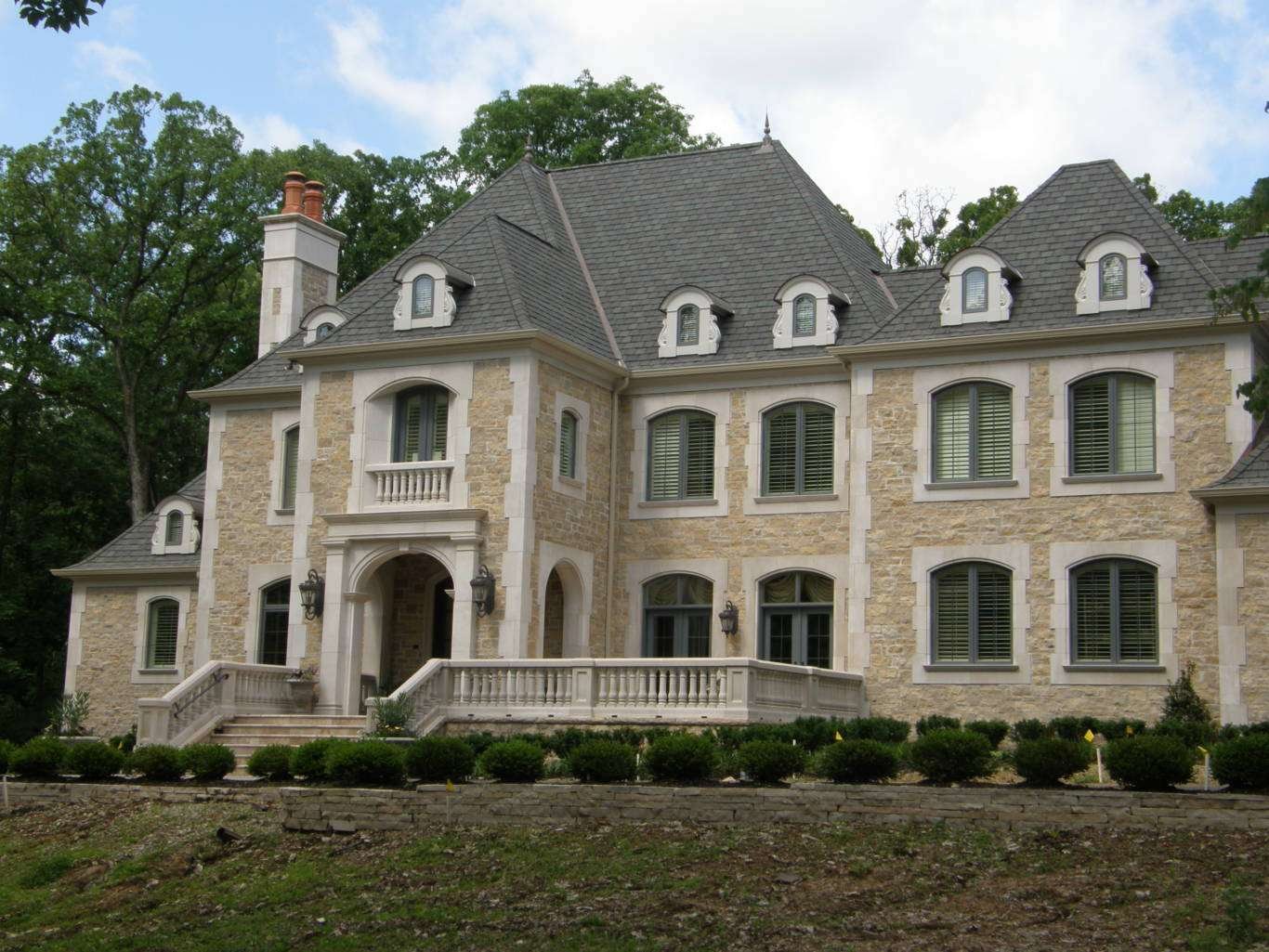 Hartwell Gold Limestone Random Heights natural stone project