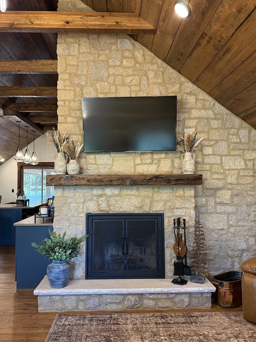 Kingsley Gold Limestone stone veneer detail