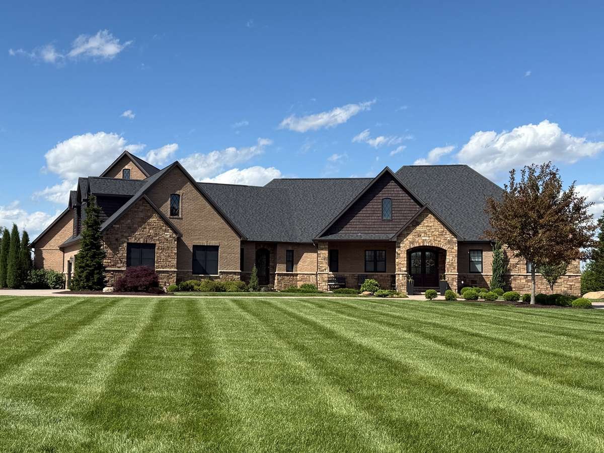 Mustang Sandstone Random Heights stone veneer detail
