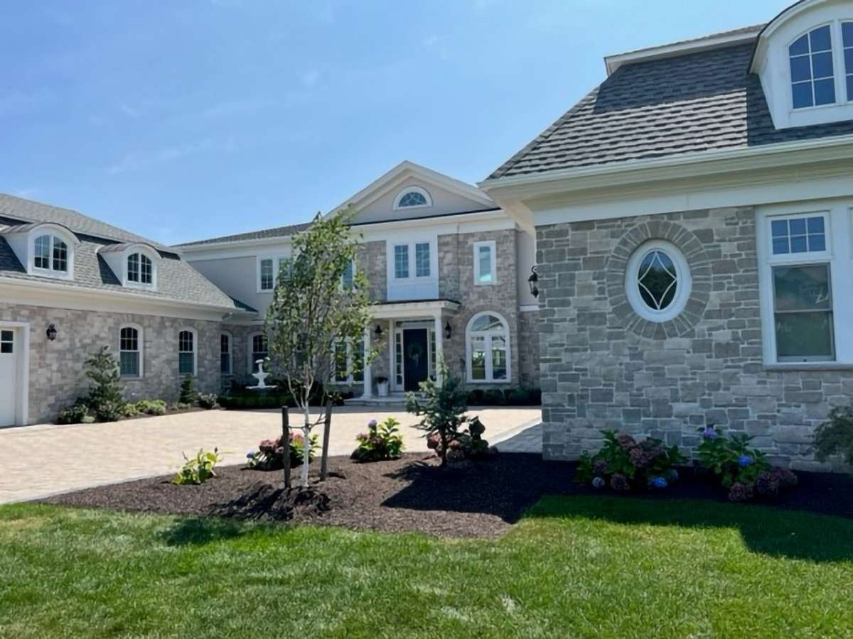 Princeton Manor Limestone Tumbled Dimensional natural stone installation